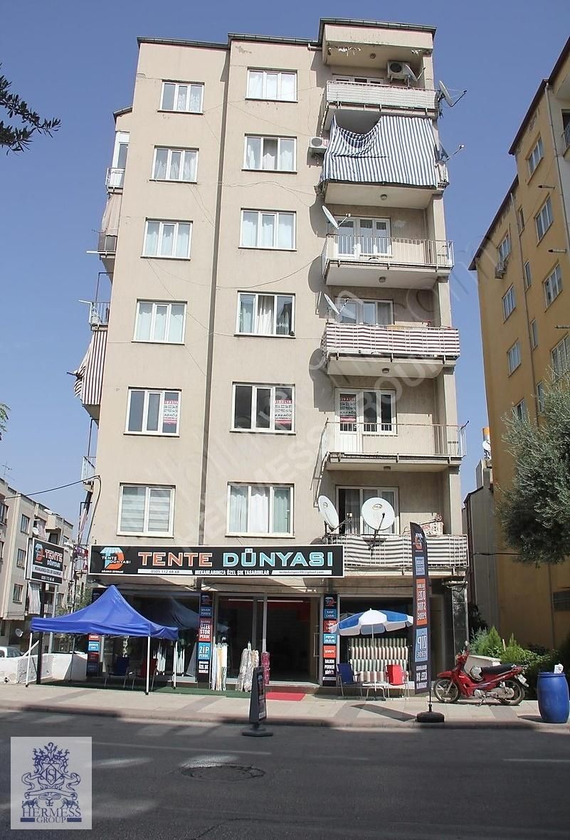 Merkezefendi Sırakapılar Satılık Daire Hermess'den Devrim Cadde Üzeri Ara Kat 100 M2 2+1 Satılık Daire