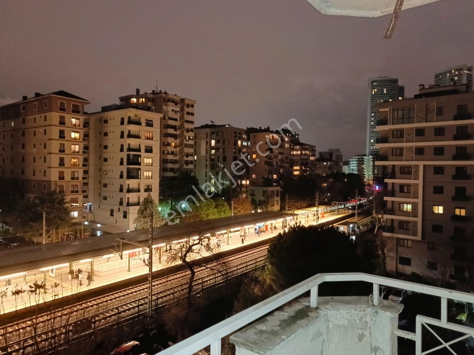 Kadıköy Feneryolu Kiralık Daire Bağdat Cad.1.paraleli,3+1 125 Net Ara Katta,ulaşım Sorunu Sıfır.