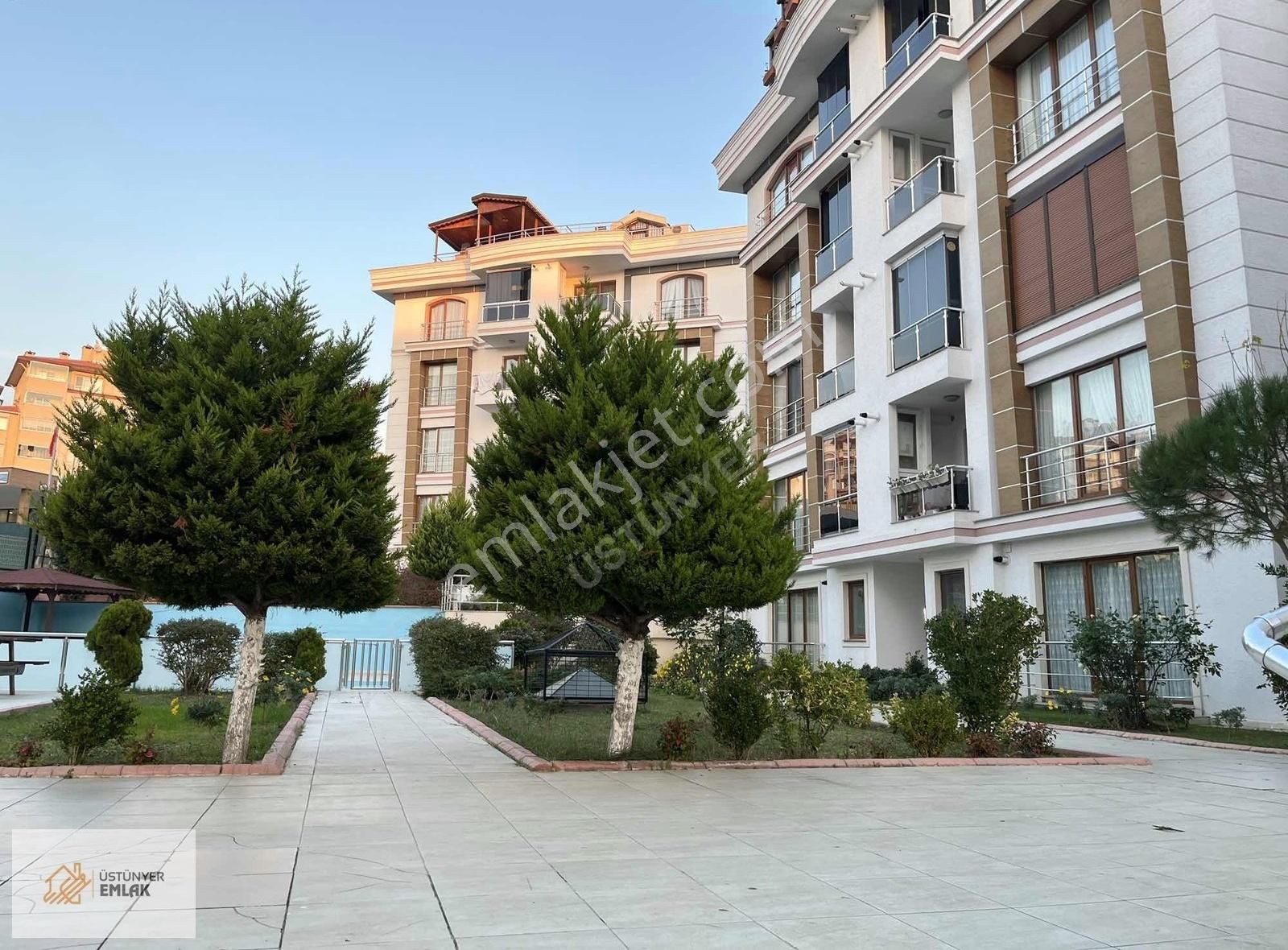 Büyükçekmece Sinanoba Satılık Daire Sinanoba Uğurlu Park Evlerinde Satılık 1+1 Daire