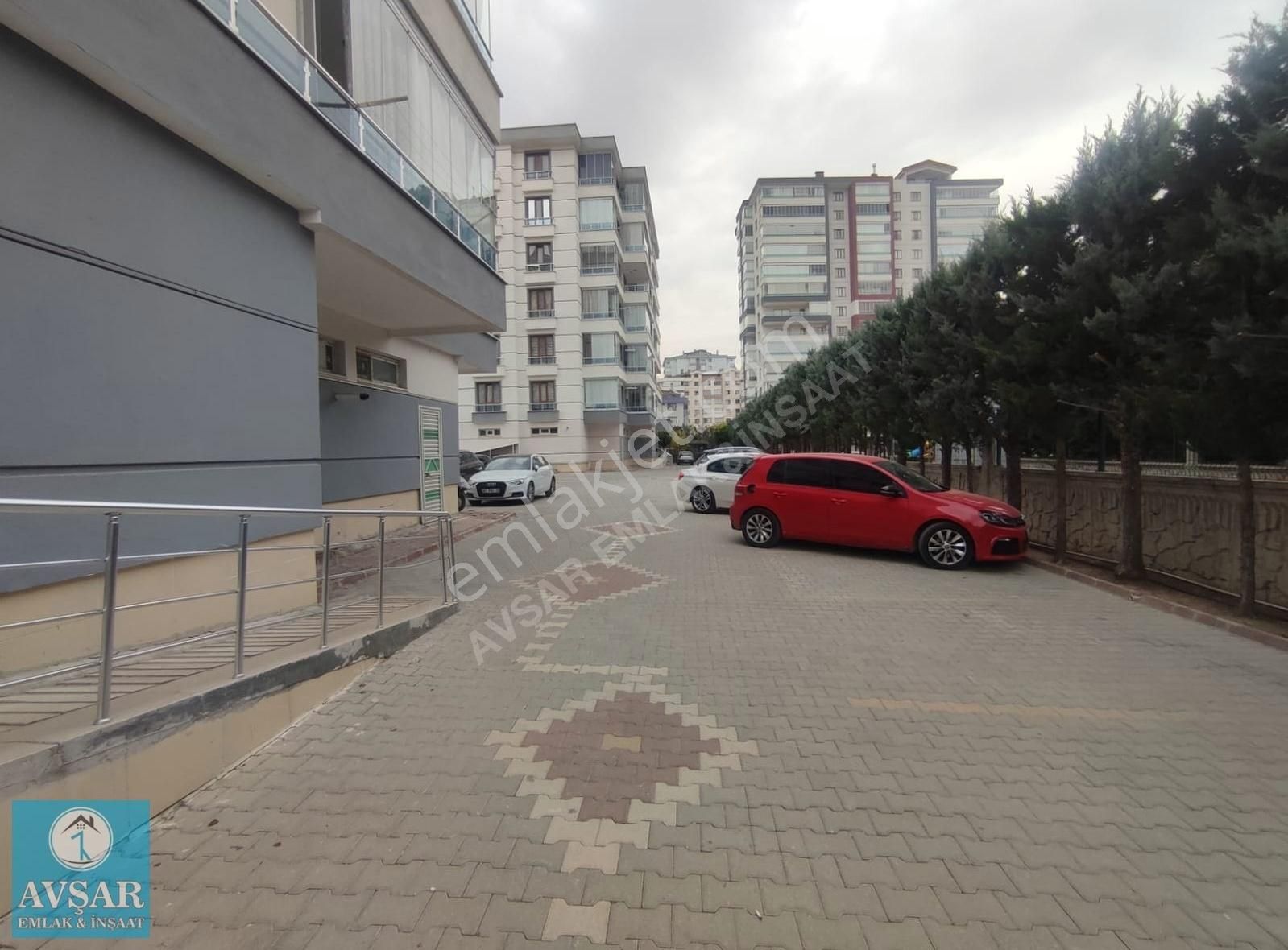 Selçuklu Kılınçarslan Satılık Daire Şefik Can Caddesi Yakını Şehrin Göbeğinde Site İçi Geniş Daire