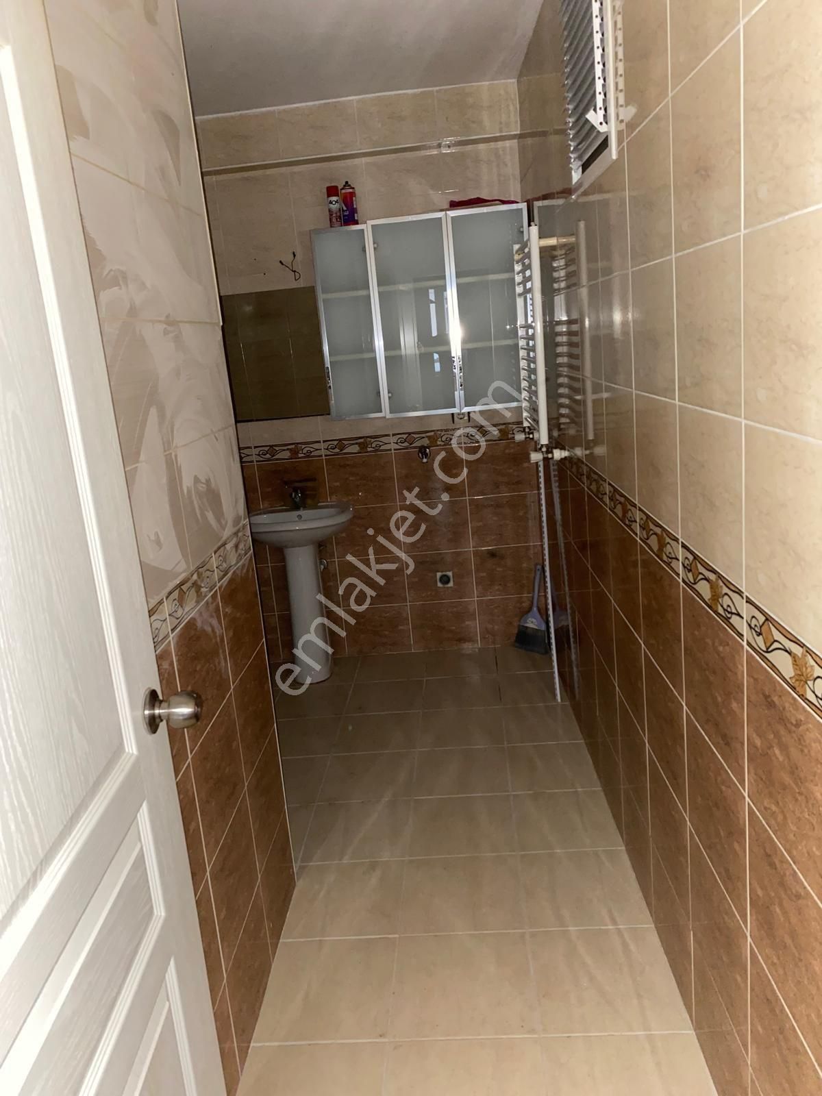 Çekmeköy Hamidiye Kiralık Daire Çekmeköy Hamidiye'de Kiralık 2+1 Ebeveyn Banyolu Yüksek Giriş Daire