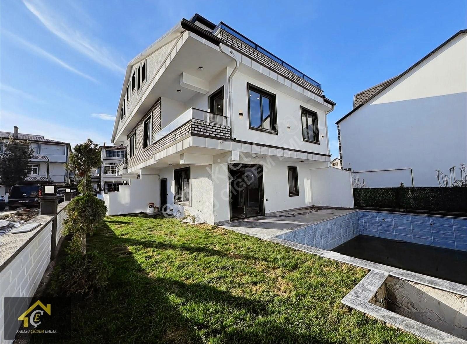 Kocaali Yalı Satılık Villa Karasu Çiğdem İnşaat Emlak İle 5+1 Efsane Villa Bu Fiyata Kaçmaz