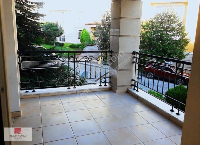 Çekmeköy Merkez Kiralık Daire Özlem Aksu..rapsodi Evleri Geniş Balkon 1+1 Kiralık Arakat Daire