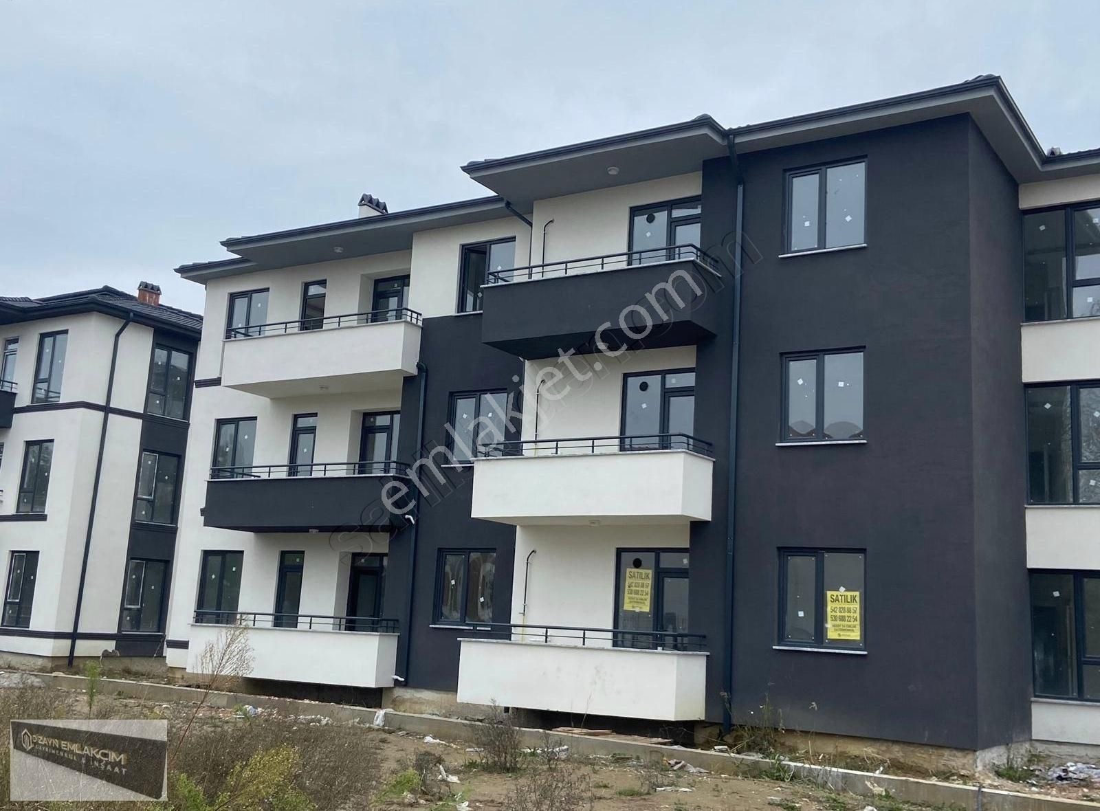 Akyazı Yunus Emre Satılık Daire Akyazı Yeni Mahallede 3+1 115 M2 Satılık Daire