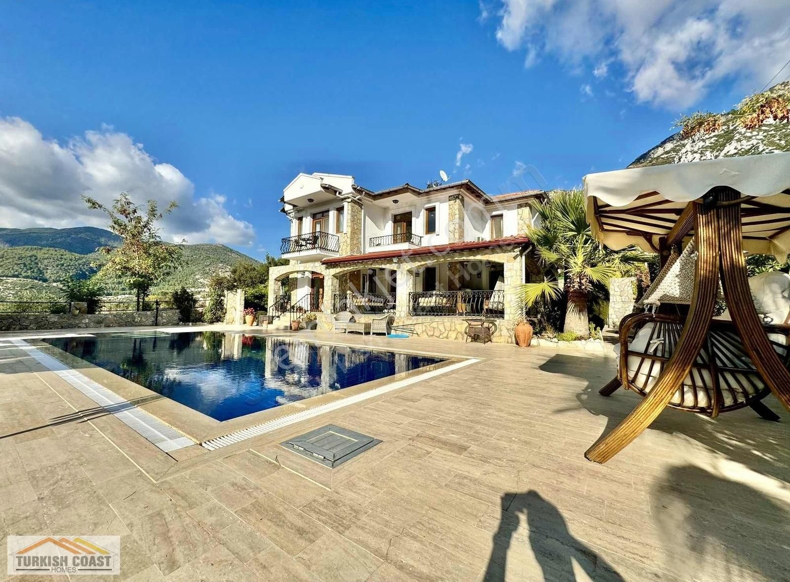 Fethiye Üzümlü De Satılık Büyük Bahçeli Müstakil Villa