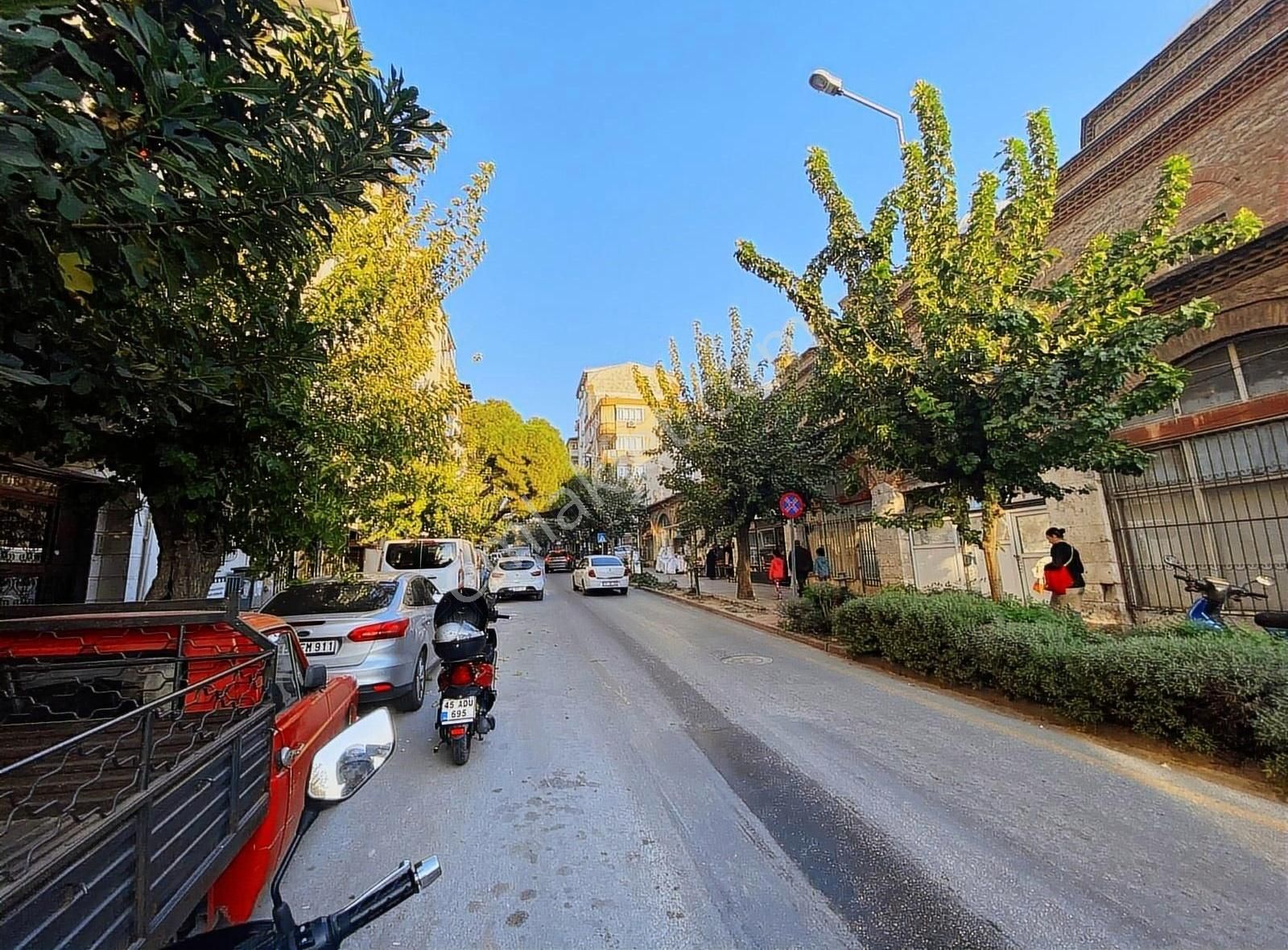 Şehzadeler Saruhan Satılık Depo Ersoy'dan Çarşı Mah. Murat Caddesi Üzerinde 300m2 Satılık Depo