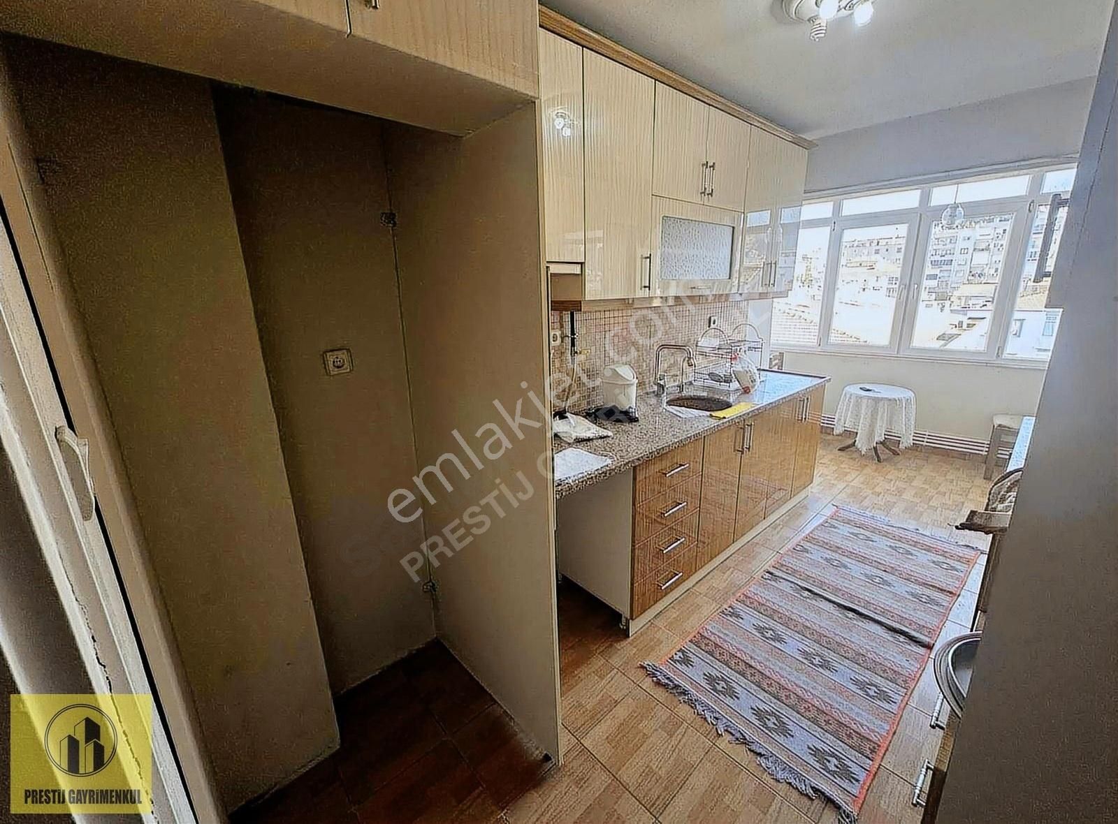 Balçova Eğitim Kiralık Daire Prestij'den Balçova Ata Caddesinde Asansörlü 3+1 Kiralık Daire