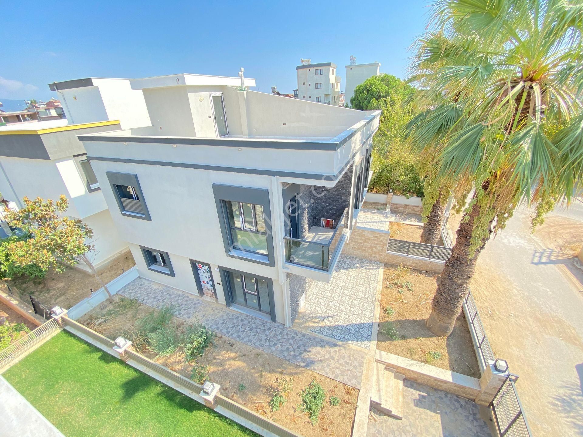 Seferihisar Payamlı Satılık Villa Doğanbey De Denize Yakın Lüks Satılık 3+1 Villa