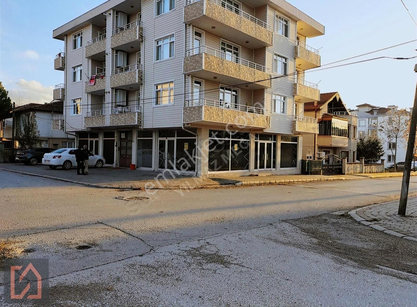 Hendek Yeni Kiralık Dükkan & Mağaza Yılmaz Mega'dan Hendek Yeni Mahalle'de 100 M2 Kiralık Dükkan