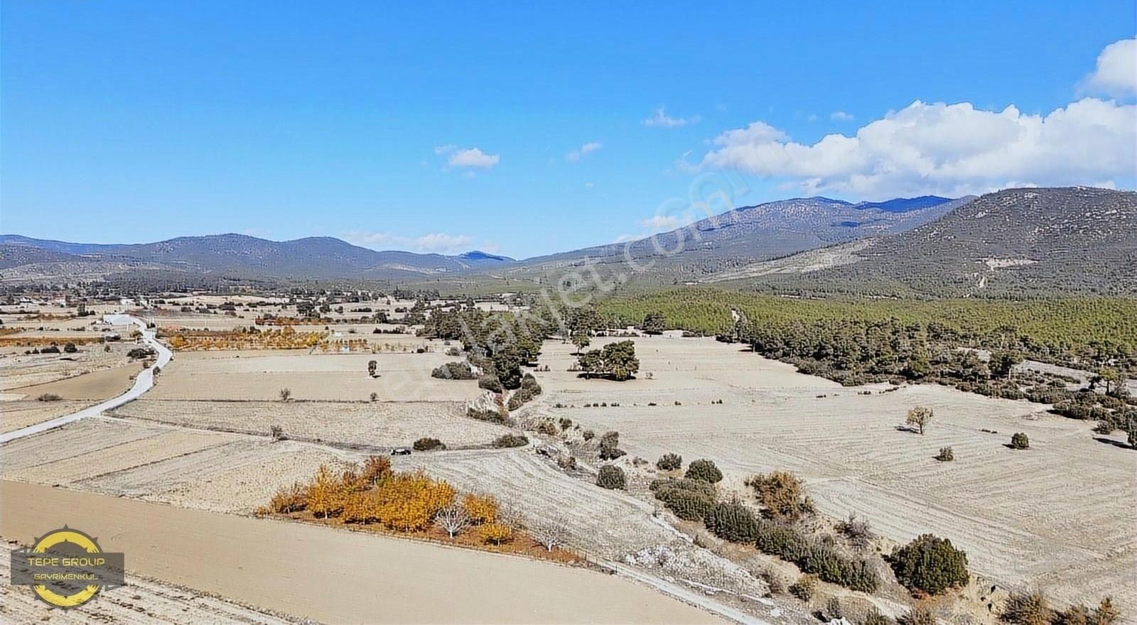 Korkuteli Çomaklı Satılık Tarla Korkuteli Çomaklı'da Çift Tarafı Yol Olan 2975 M2 Satılık Tarla