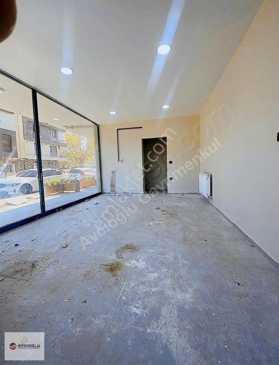 Küçükçekmece Cumhuriyet Kiralık Dükkan & Mağaza Küçükçekmece Cumhuriyet Mahallesi 30 M2 Kiralık Dükkan