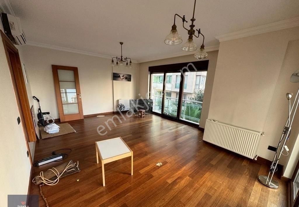 Kadıköy Göztepe Kiralık Daire Kadıköy Göztepe'de Genç Binada 3+1 Kiralık Daire