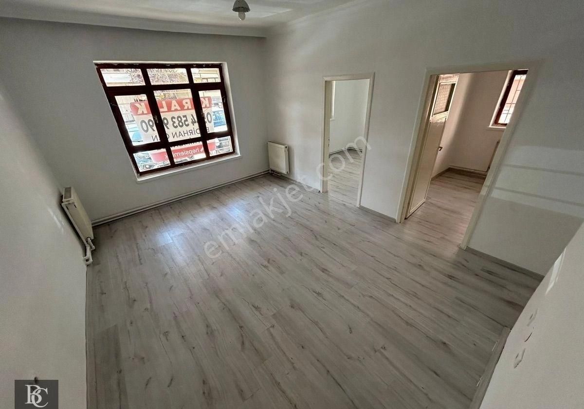 Keçiören Çiçekli Kiralık Daire Bedirhan’dan Merkezi Lokasyonda Giriş Ön Cephe Balkonlu Yapılı