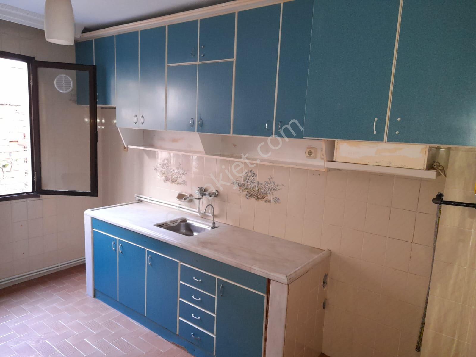 Bornova Yeşilova Kiralık Daire Apdiipekçi Caddesine Yakın Kiralık Daire