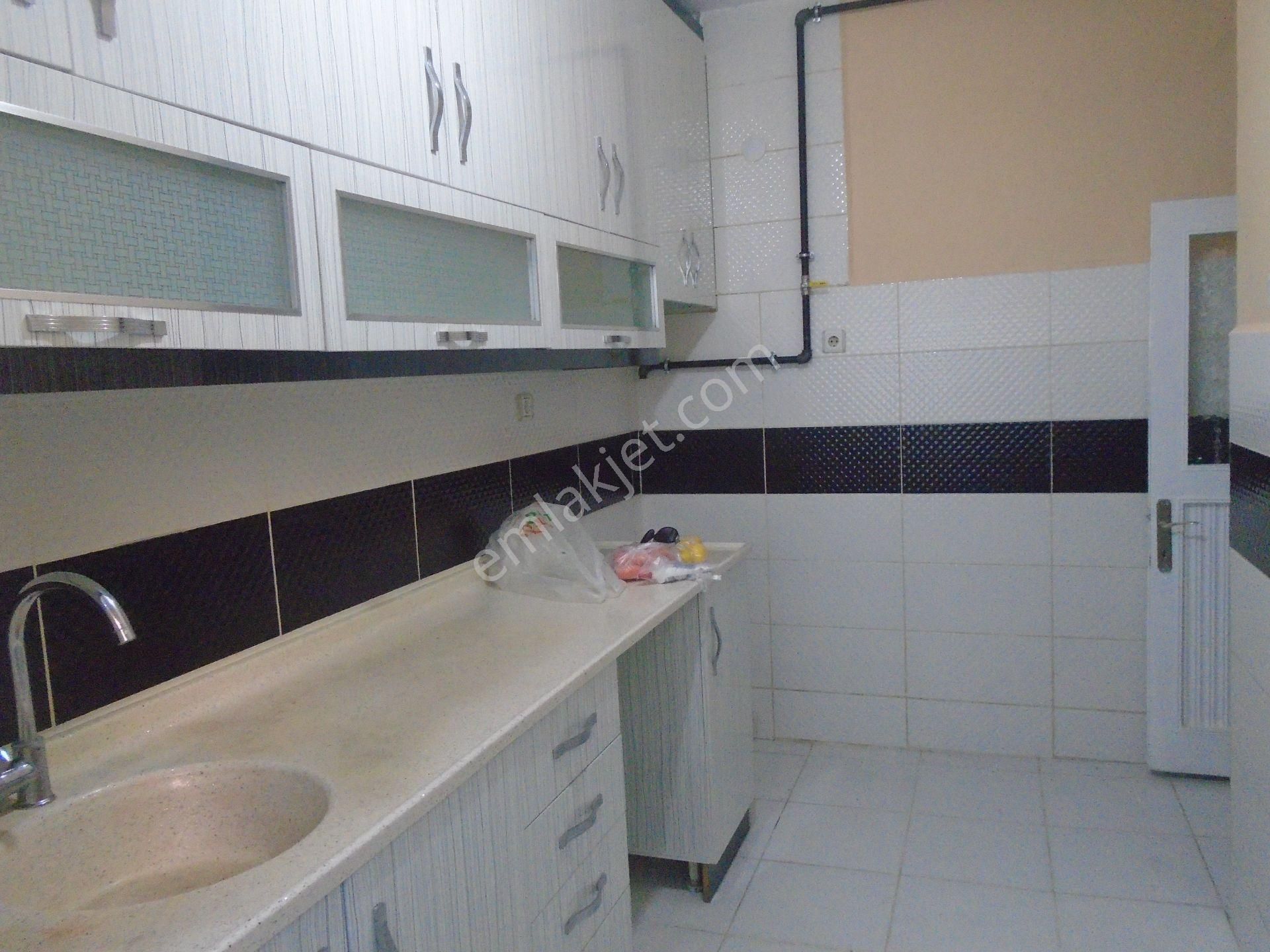 Bornova Yeşilova Kiralık Daire Yeşilova Mahallesi Doğalgazlı 2+1 Kiralık Daire