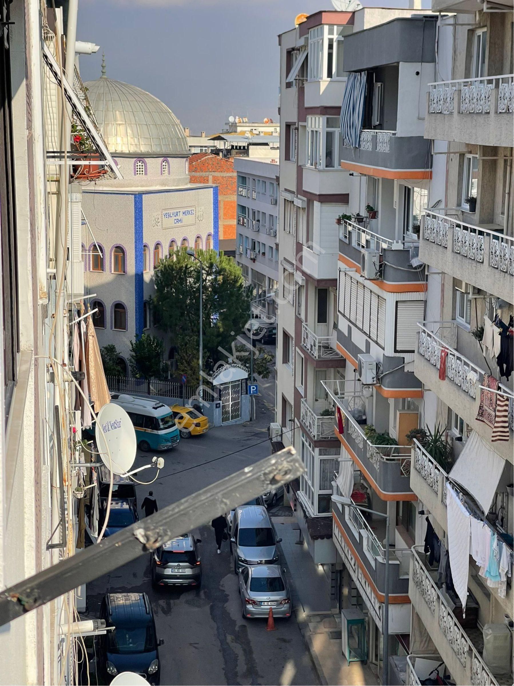 Karabağlar Kazım Karabekir Satılık Daire Yeşilyurt Merkez Camii Sokağında 3+1 Doğalgazlı