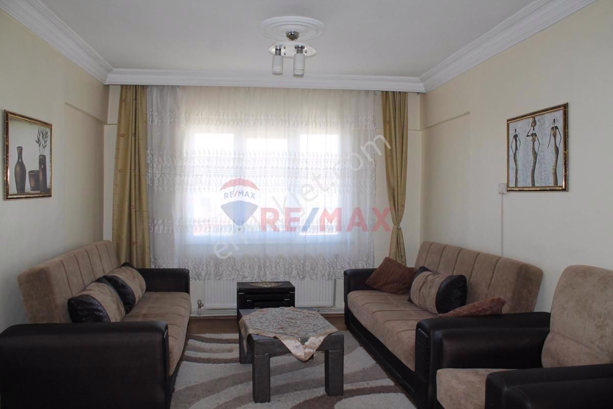 Esenyurt Gökevler Satılık Daire Esenyurt, Gökevler, Yapıkent Sitesi Satılık 3+1 Daire