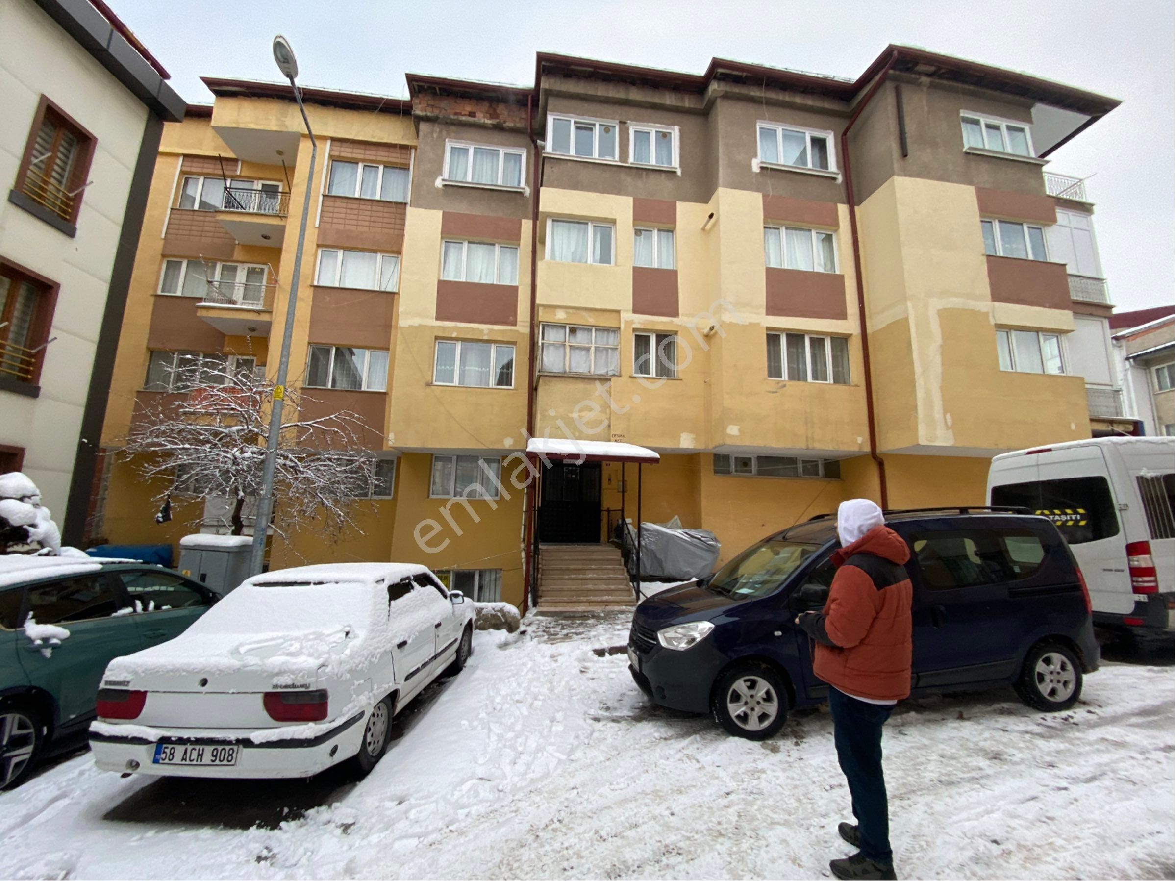 Sivas Merkez Bahtiyarbostan Satılık Daire Topgül Emlak’tan Vişneli Cami Yakını Satılık Bahçekatı 3+1 Daire