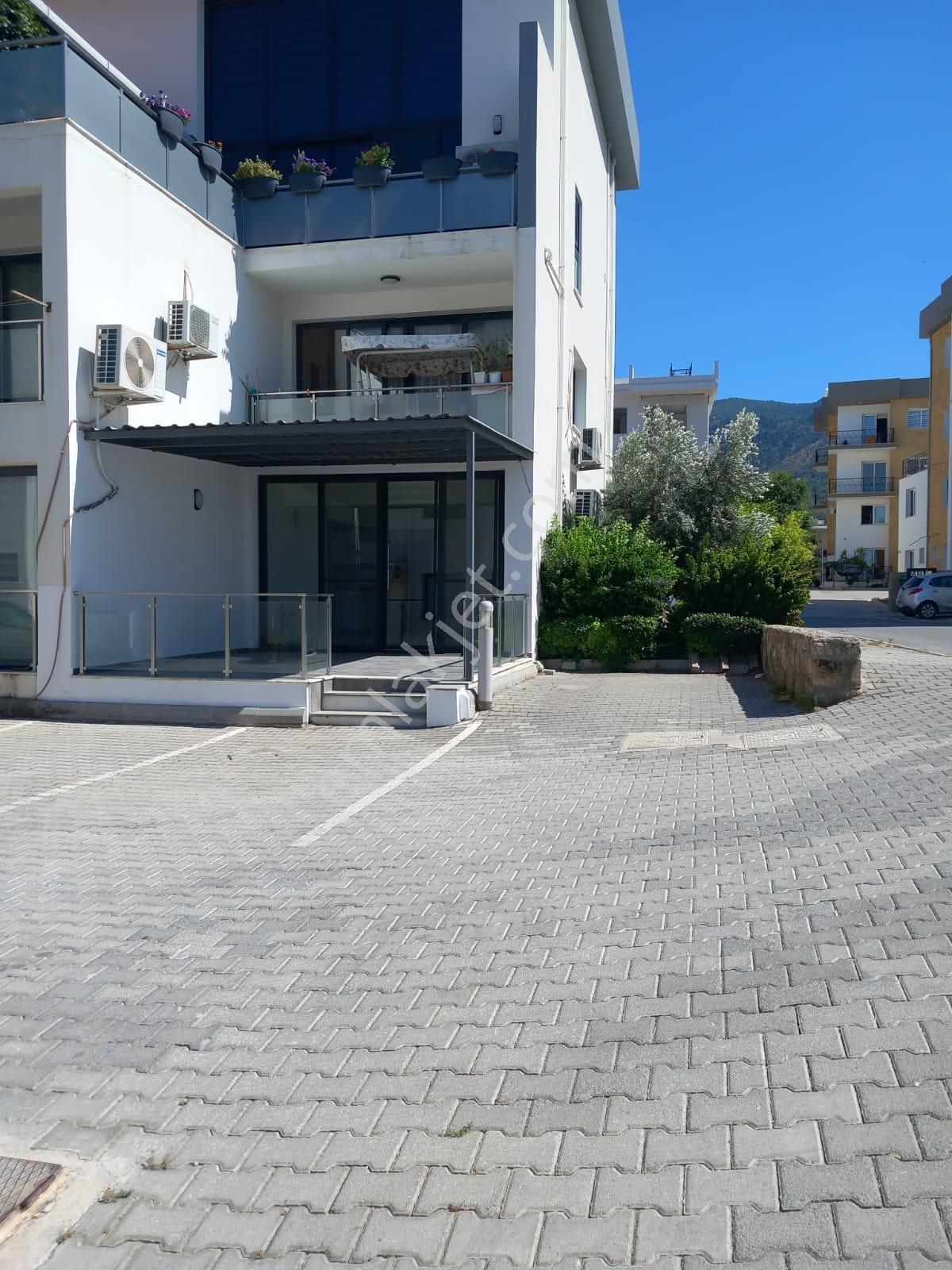 Girne Alsancak Köyü Satılık Daire K.k.t.c Girne Alsancak Eşdeğer Tapulu Bahçe Katı 2+1 Daire