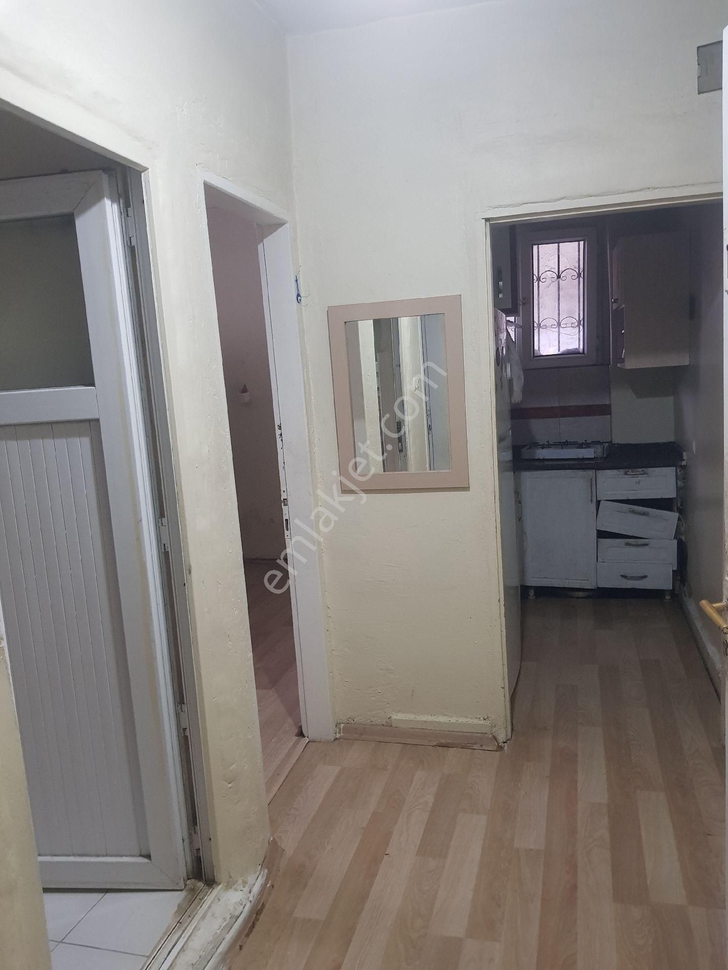 Üsküdar Yavuztürk Kiralık Daire Yavuztürk Mahallesinde Kiralık 2+1 65 M2 Bahçe Kati Sobalı