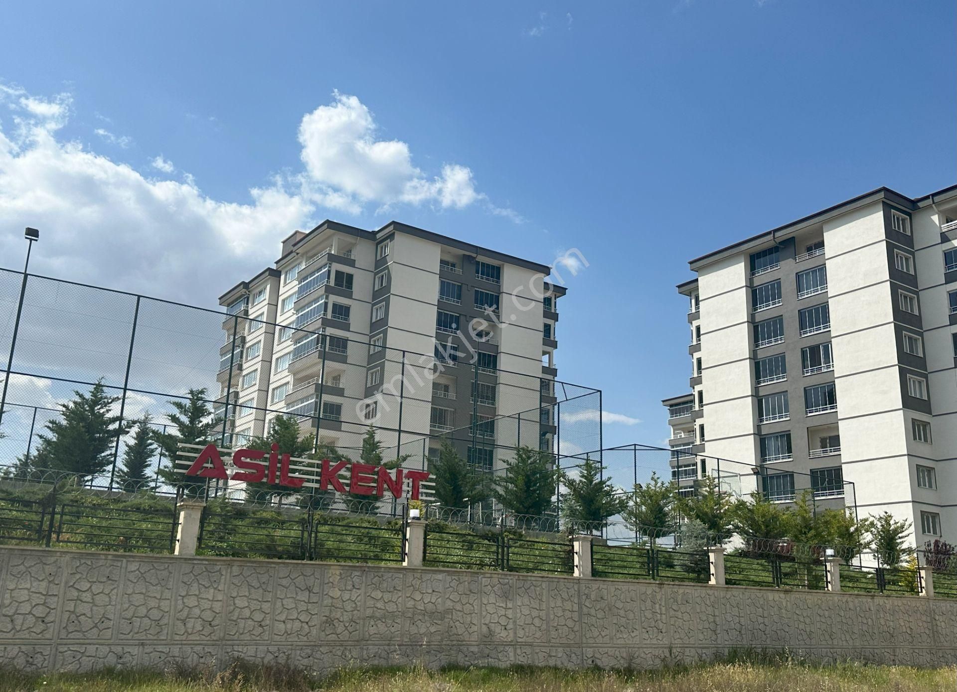 Eskişehir Yolu Alcı Mah Asilkent Sitesi 3+1 Net 140m2