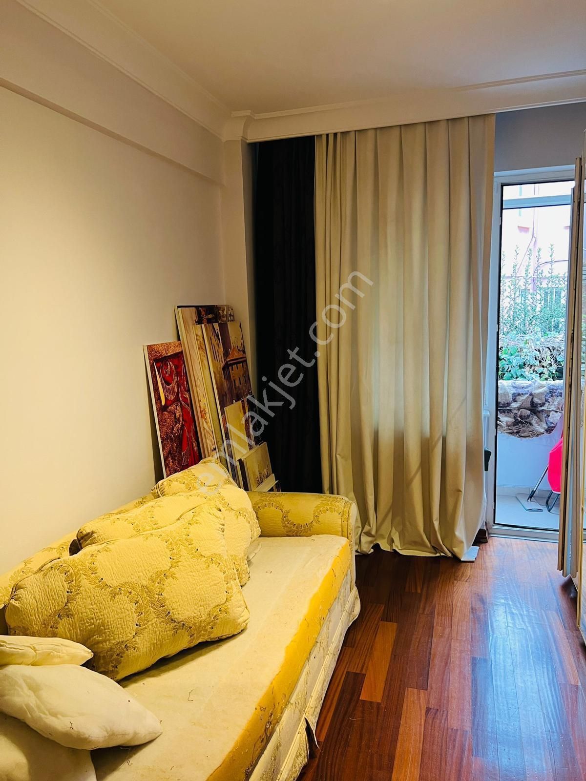 Bebek Vezirköşkü Sokakta 3+1 150 M2 1. Kat Deniz Manzaralı Balkonlu Klimalı Temiz Ferah Daire - Görsel 7