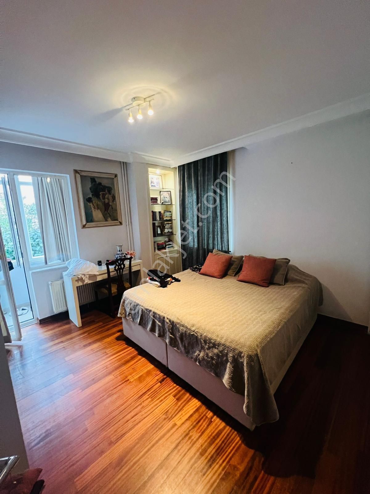 Bebek Vezirköşkü Sokakta 3+1 150 M2 1. Kat Deniz Manzaralı Balkonlu Klimalı Temiz Ferah Daire - Görsel 5