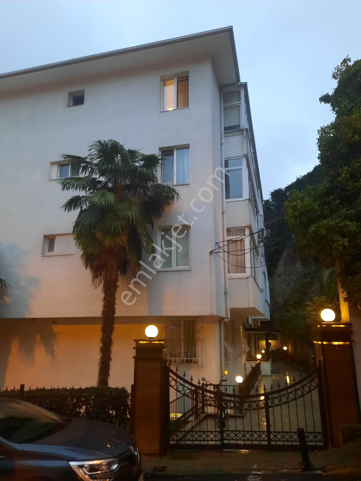 Bebek Vezirköşkü Sokakta 3+1 150 M2 1. Kat Deniz Manzaralı Balkonlu Klimalı Temiz Ferah Daire - Görsel 16