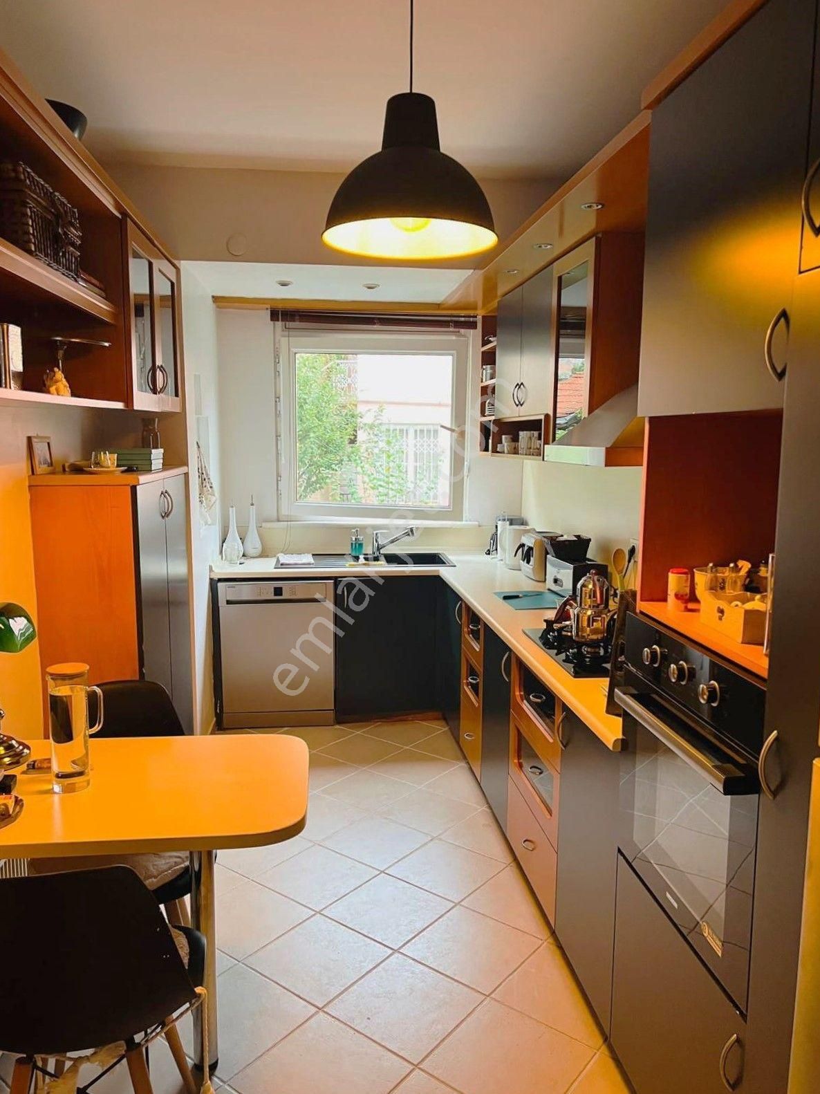 Bebek Vezirköşkü Sokakta 3+1 150 M2 1. Kat Deniz Manzaralı Balkonlu Klimalı Temiz Ferah Daire - Görsel 8