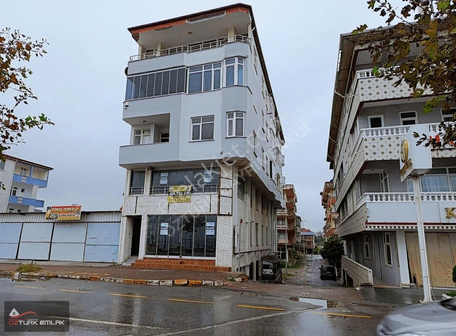 Karasu Yalı Satılık Daire Plaj Merkez Denize 1 Parsel 2 Adet 1+1 55 Biri Esyali İskanlı