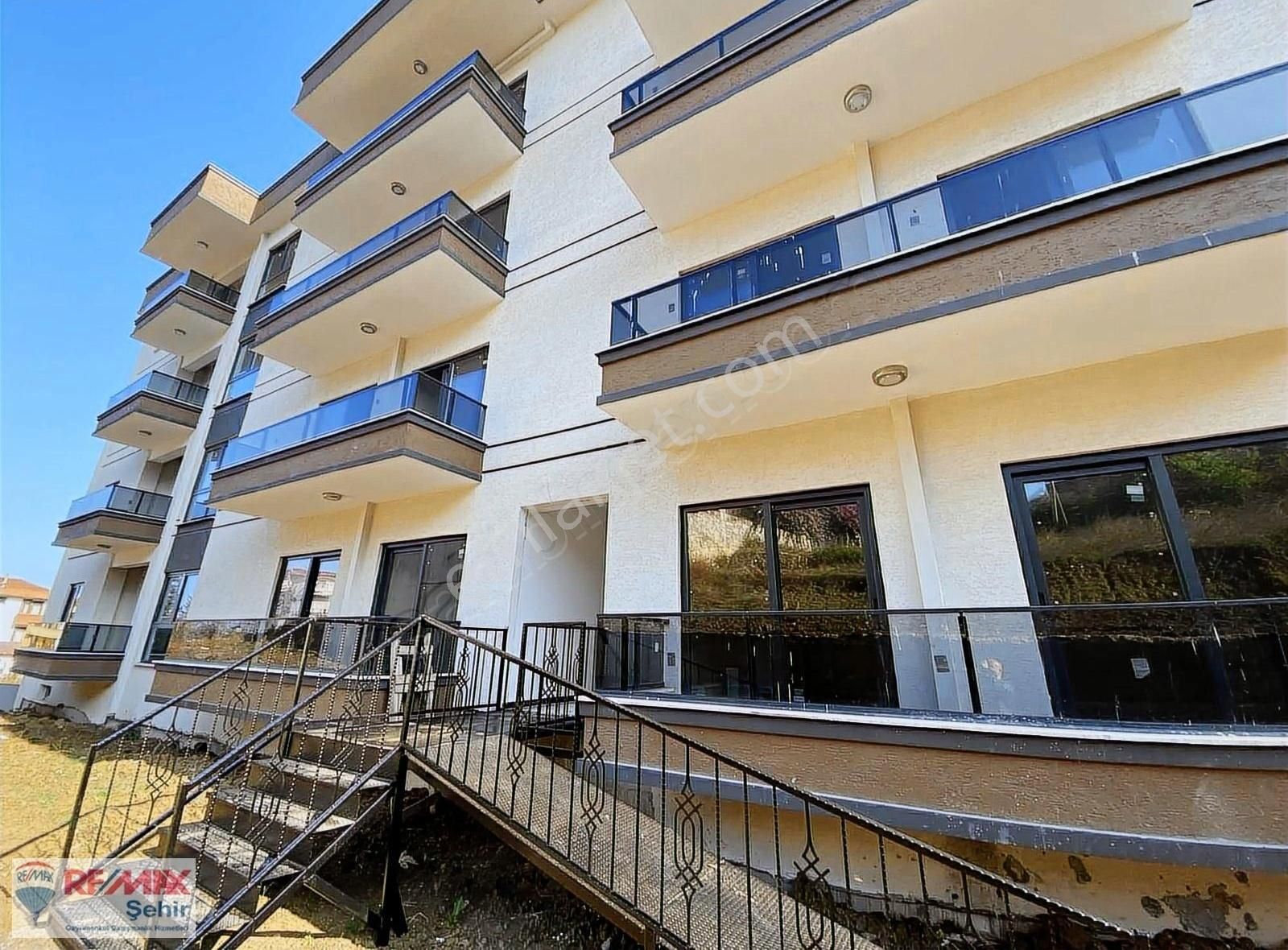 Çınarcık Koru Bld. (Cumhuriyet) Satılık Daire Re/max Şehir Yalova Koruköy'de Satılık Daire