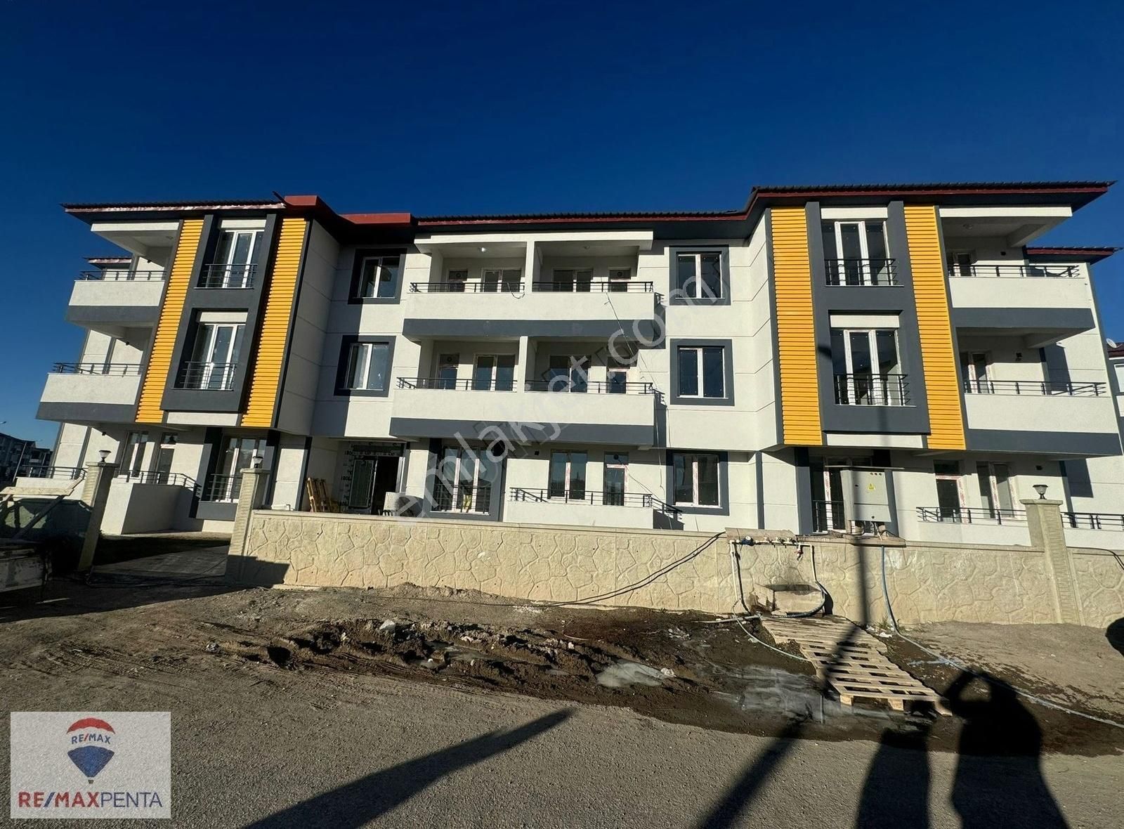 Aziziye Saltuklu Kiralık Daire Remax Penta 'dan Dadaşkent 'te 1+1 Kiralık Daire