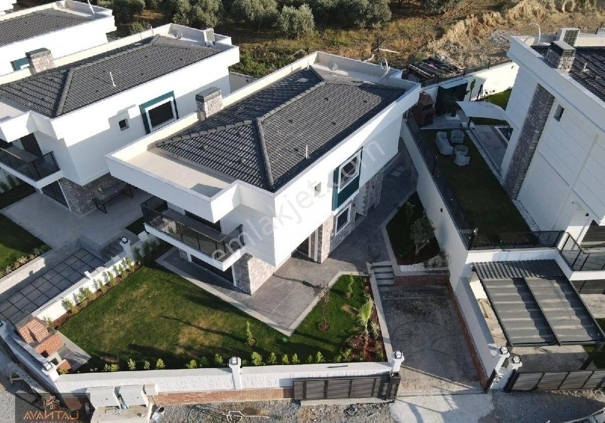 Kuşadası Davutlar Satılık Villa Avantaj Gayrimenkul'den 4+1 Yerden Isıtma Özel Havuzlu Lux Vılla