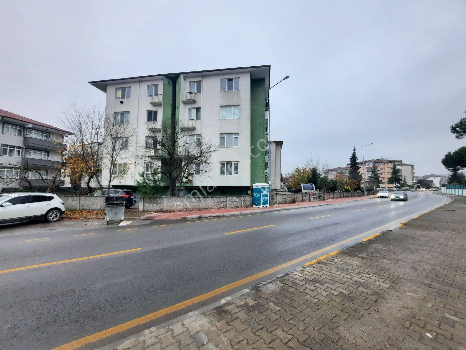 Adapazarı Mithatpaşa Satılık Daire Türasaş'a Komşu, Okullara Hastaneye Yürüme Mesafesinde,garajlı,kilerli 4.kat 3+1 160 M2 Daire