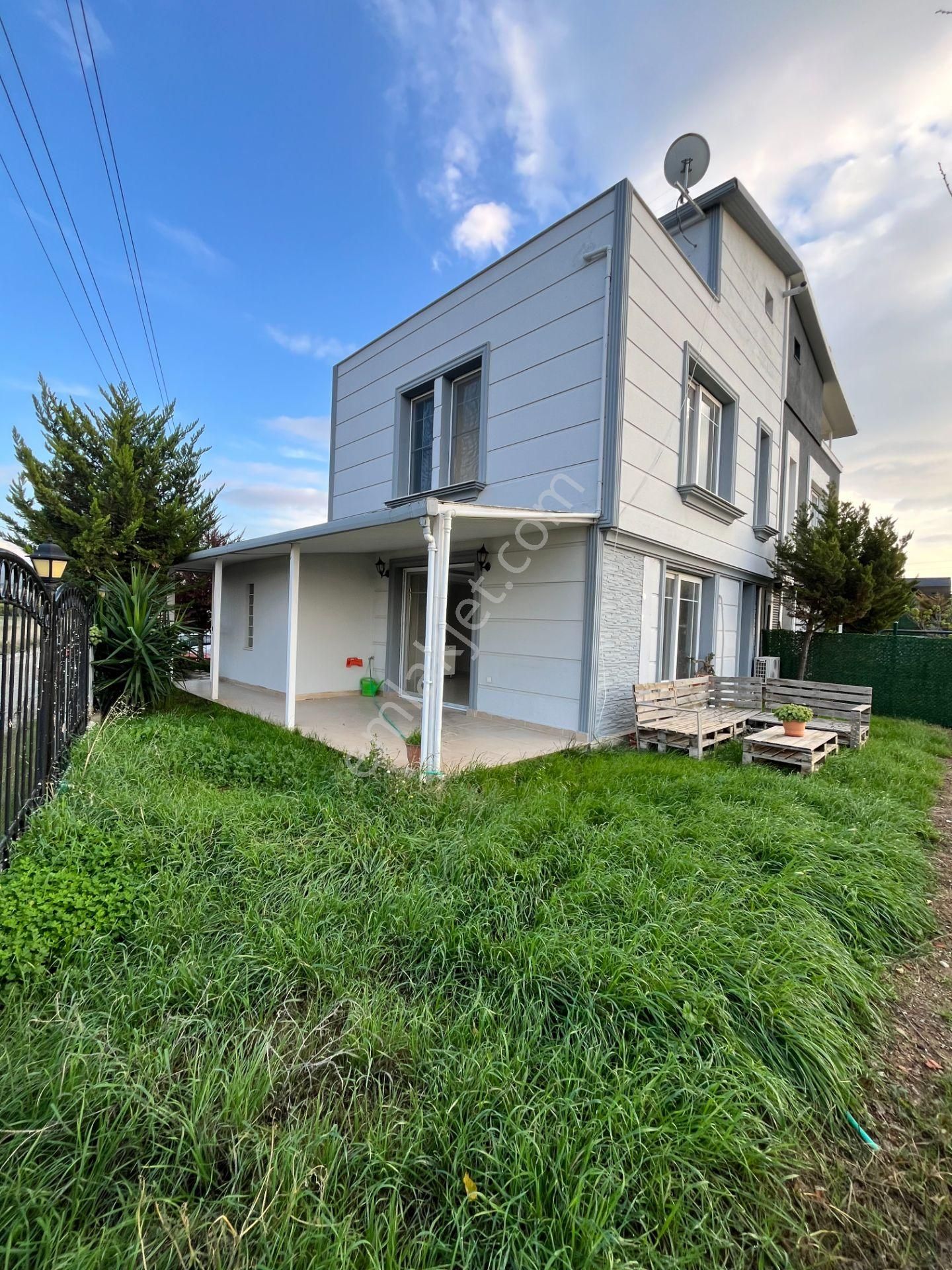 Seferihisar Düzce Mahallesi’nde, Merkezi Konumda, Geniş Bahçeli Ve Teraslı Satılık Villa - Görsel 33