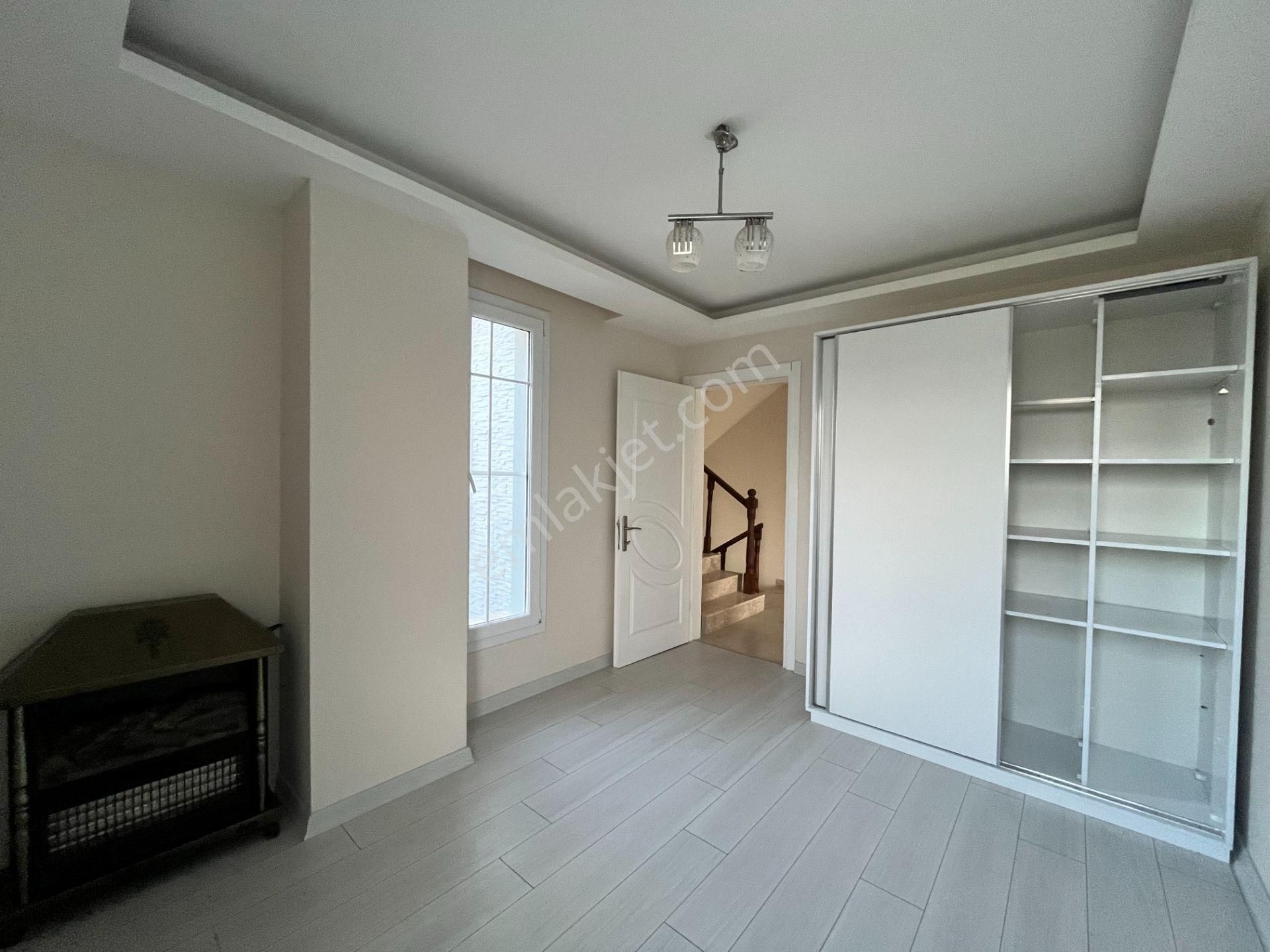 Seferihisar Düzce Mahallesi’nde, Merkezi Konumda, Geniş Bahçeli Ve Teraslı Satılık Villa - Görsel 19