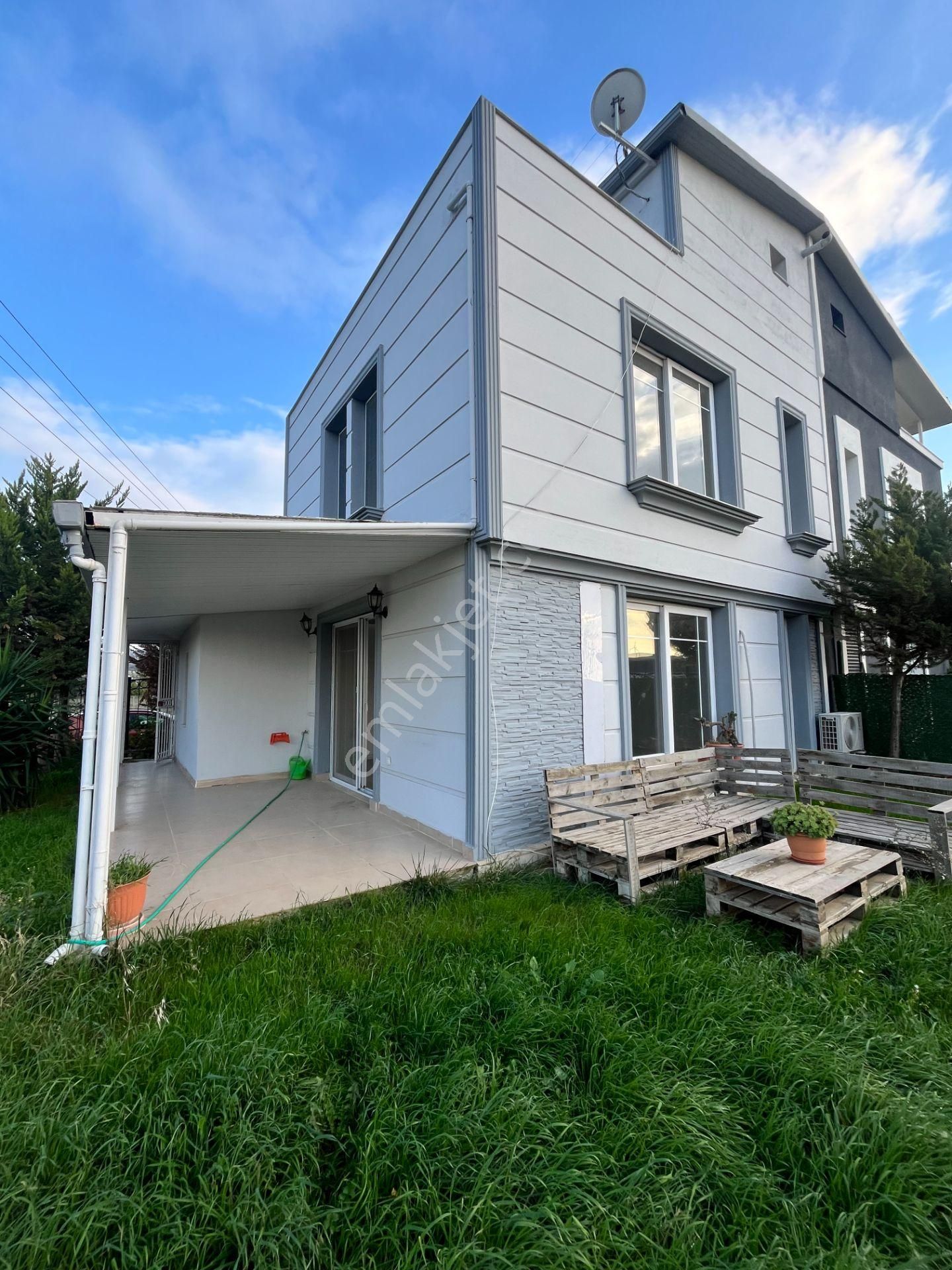 Seferihisar Düzce Mahallesi’nde, Merkezi Konumda, Geniş Bahçeli Ve Teraslı Satılık Villa - Görsel 34