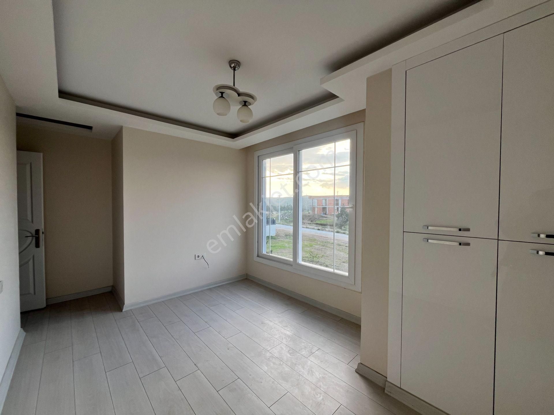 Seferihisar Düzce Mahallesi’nde, Merkezi Konumda, Geniş Bahçeli Ve Teraslı Satılık Villa - Görsel 16