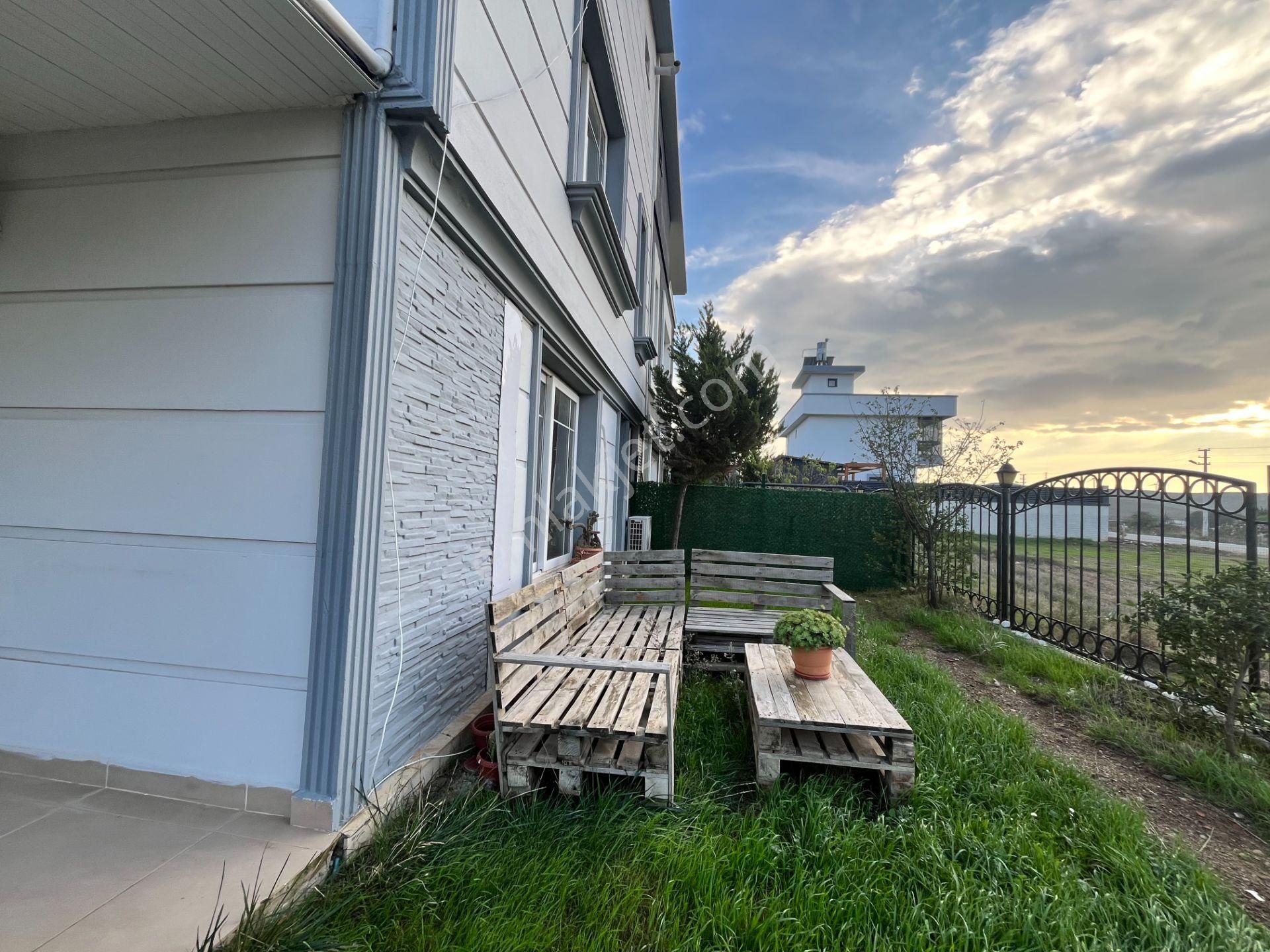 Seferihisar Düzce Mahallesi’nde, Merkezi Konumda, Geniş Bahçeli Ve Teraslı Satılık Villa - Görsel 8