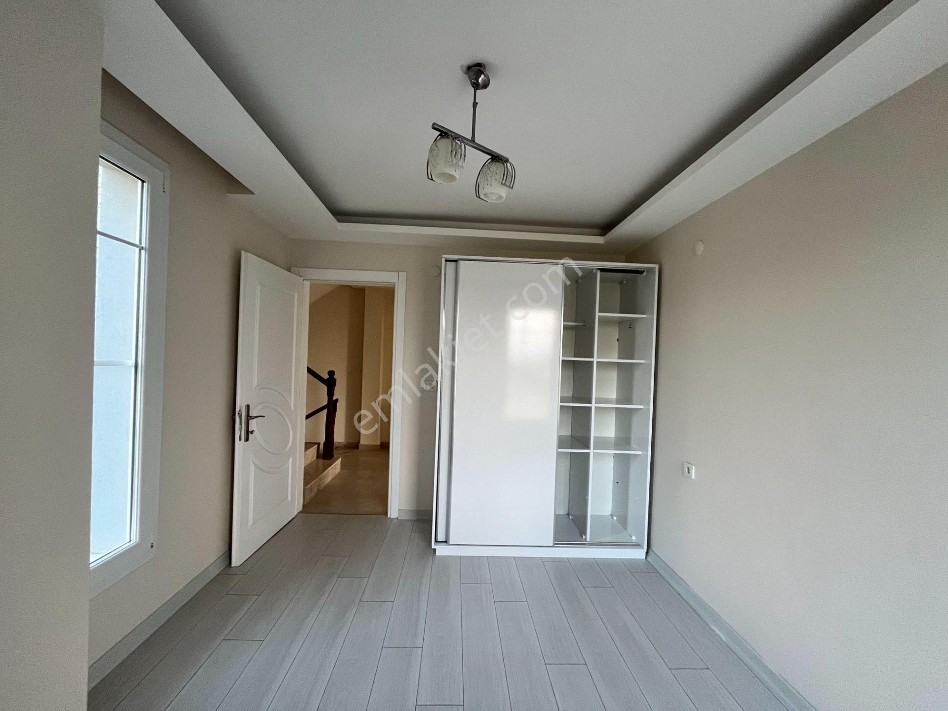 Seferihisar Düzce Mahallesi’nde, Merkezi Konumda, Geniş Bahçeli Ve Teraslı Satılık Villa - Görsel 18