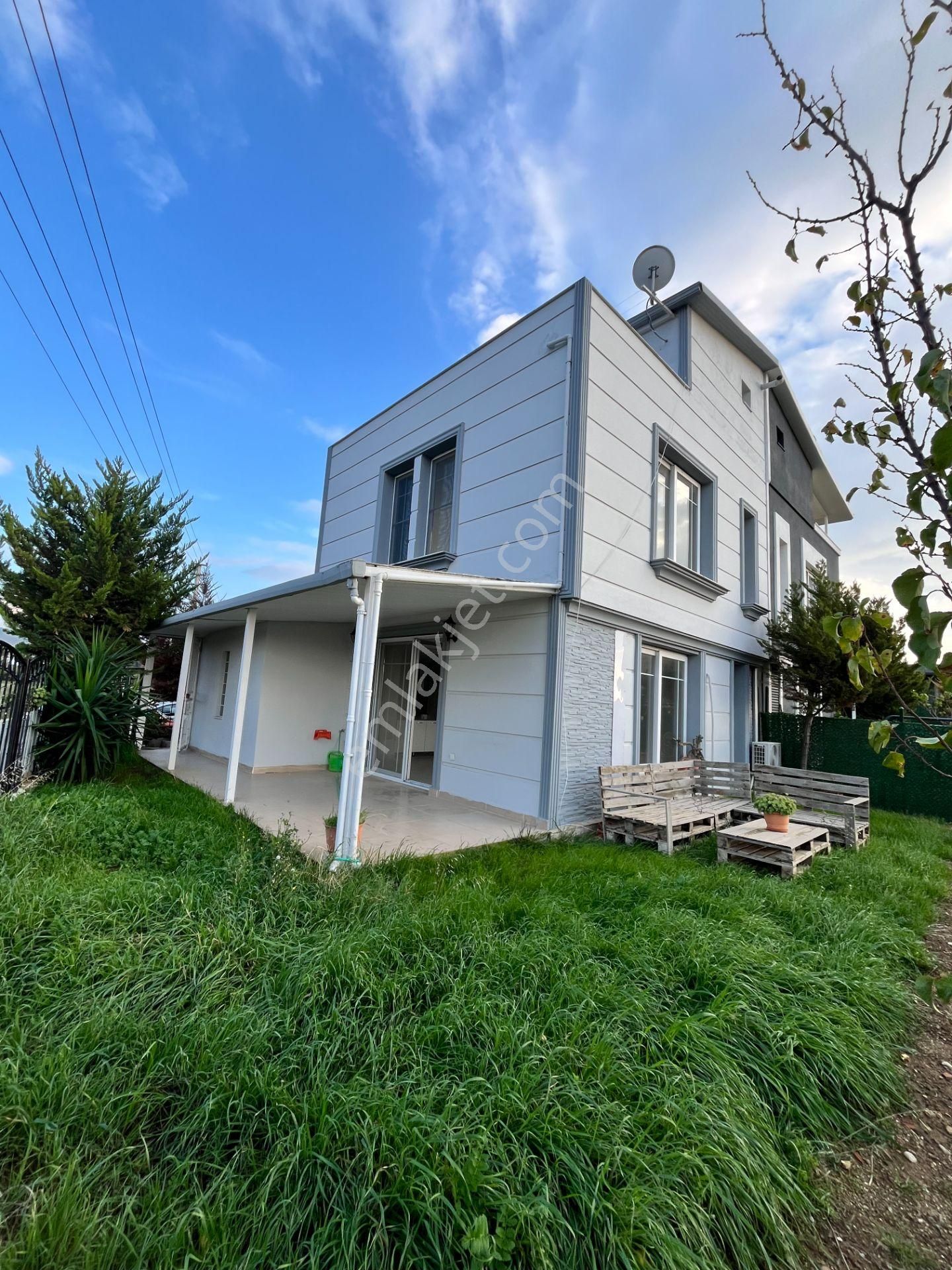 Seferihisar Düzce Mahallesi’nde, Merkezi Konumda, Geniş Bahçeli Ve Teraslı Satılık Villa - Görsel 2