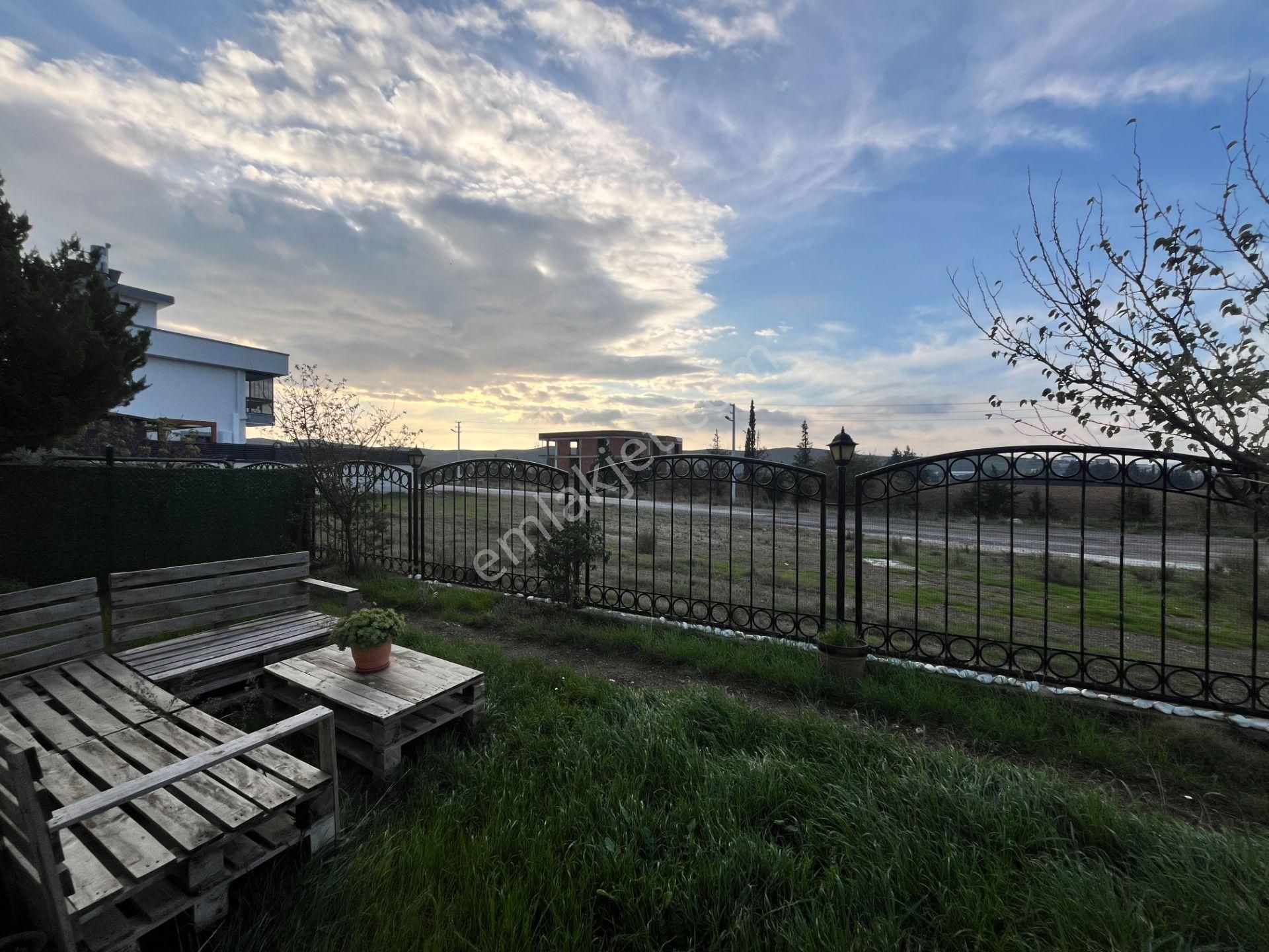 Seferihisar Düzce Mahallesi’nde, Merkezi Konumda, Geniş Bahçeli Ve Teraslı Satılık Villa - Görsel 7