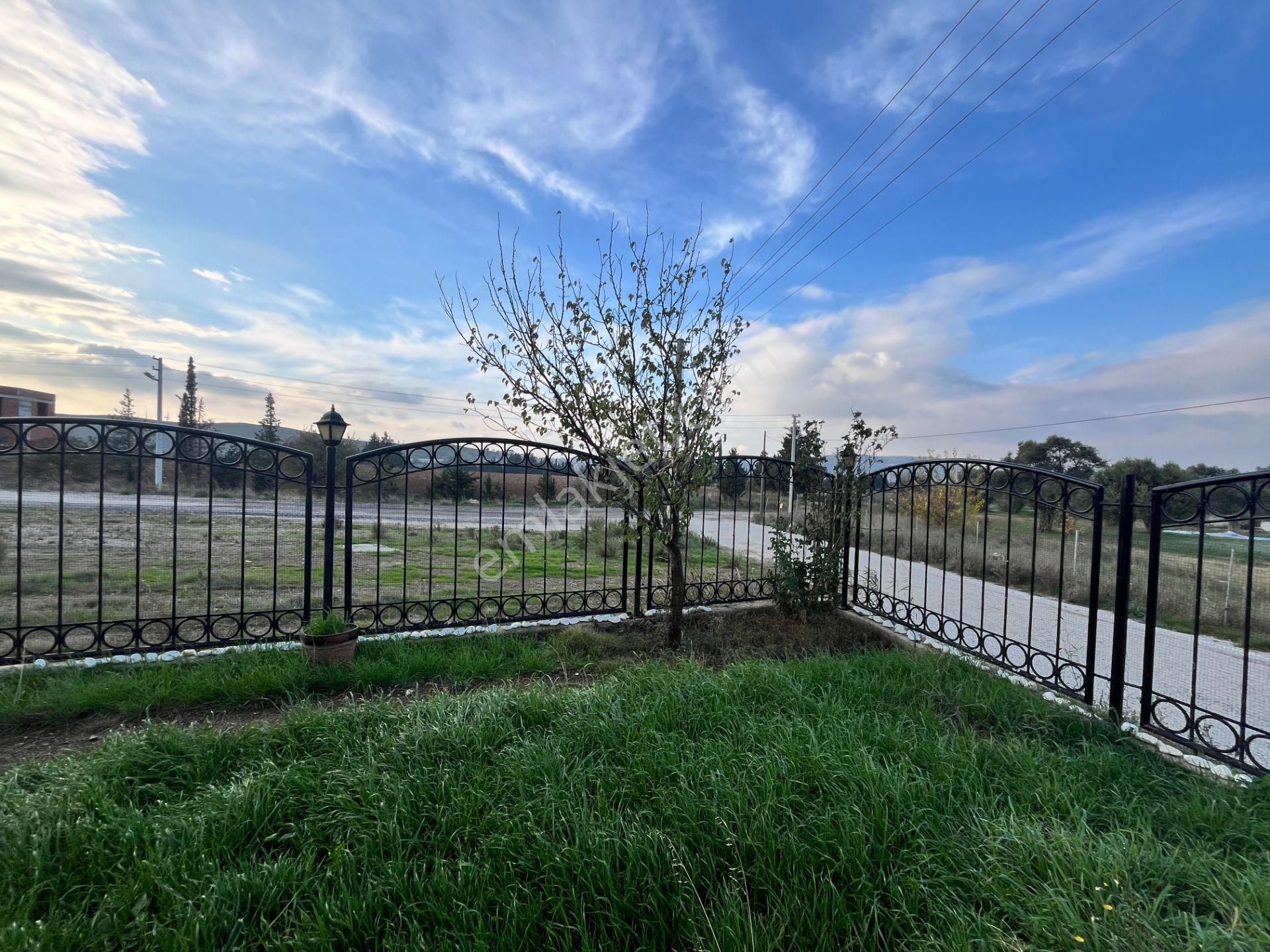 Seferihisar Düzce Mahallesi’nde, Merkezi Konumda, Geniş Bahçeli Ve Teraslı Satılık Villa - Görsel 6