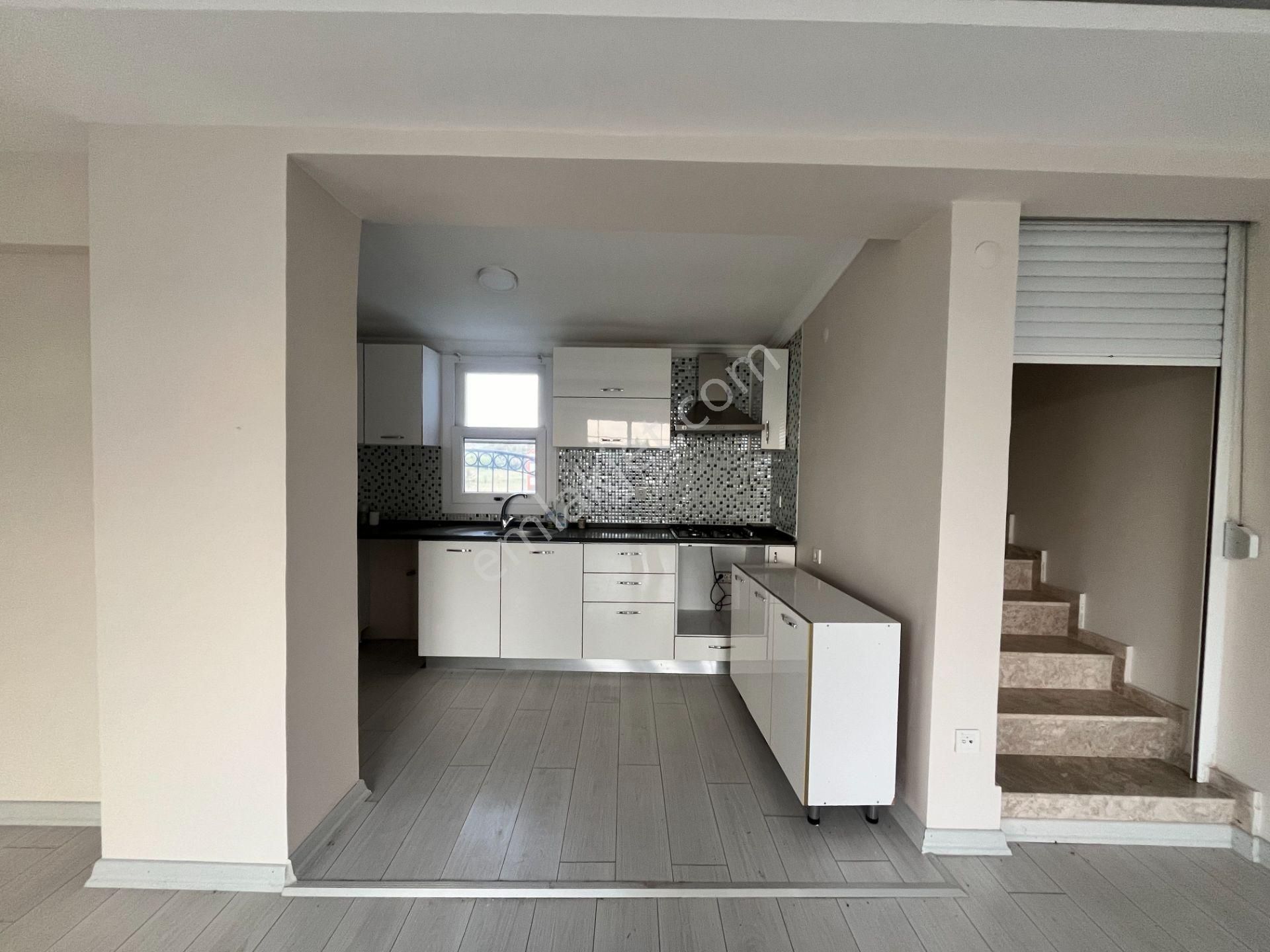 Seferihisar Düzce Mahallesi’nde, Merkezi Konumda, Geniş Bahçeli Ve Teraslı Satılık Villa - Görsel 13