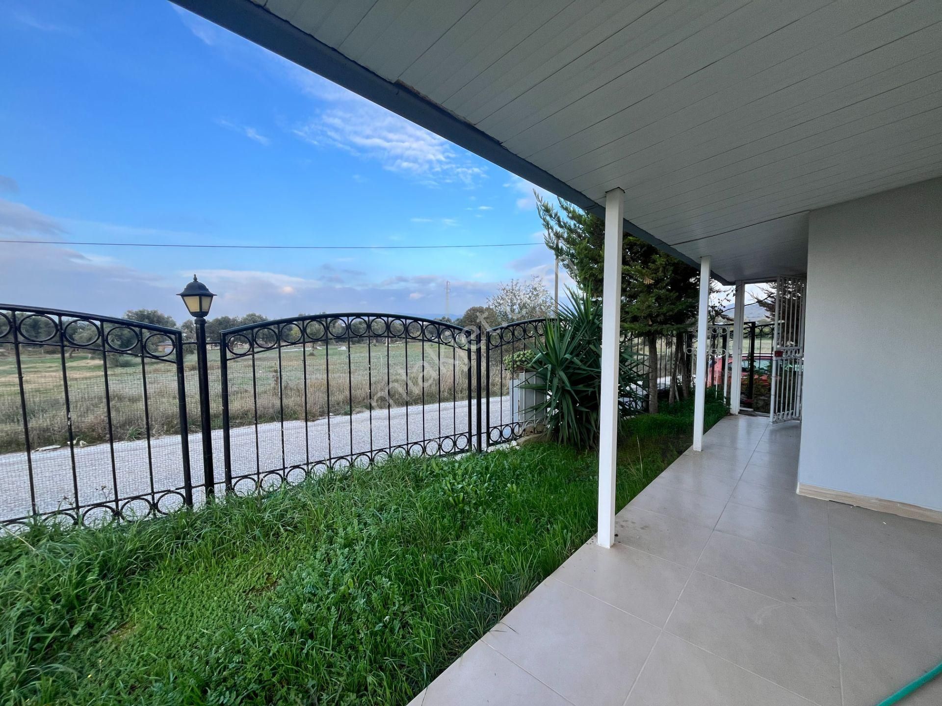 Seferihisar Düzce Mahallesi’nde, Merkezi Konumda, Geniş Bahçeli Ve Teraslı Satılık Villa - Görsel 5