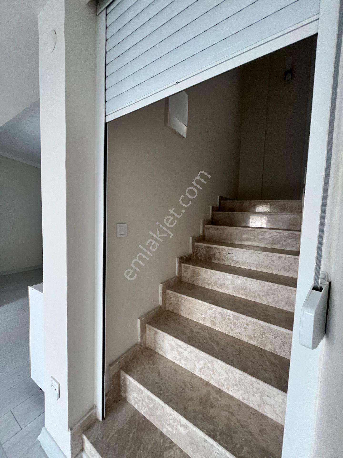 Seferihisar Düzce Mahallesi’nde, Merkezi Konumda, Geniş Bahçeli Ve Teraslı Satılık Villa - Görsel 25