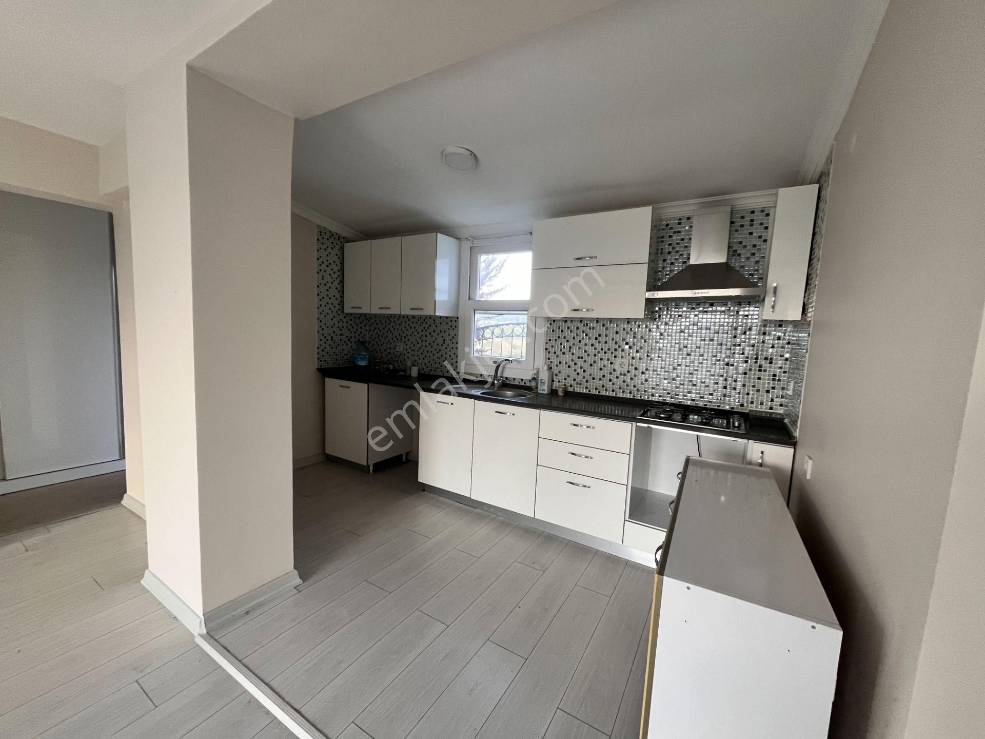 Seferihisar Düzce Mahallesi’nde, Merkezi Konumda, Geniş Bahçeli Ve Teraslı Satılık Villa - Görsel 12