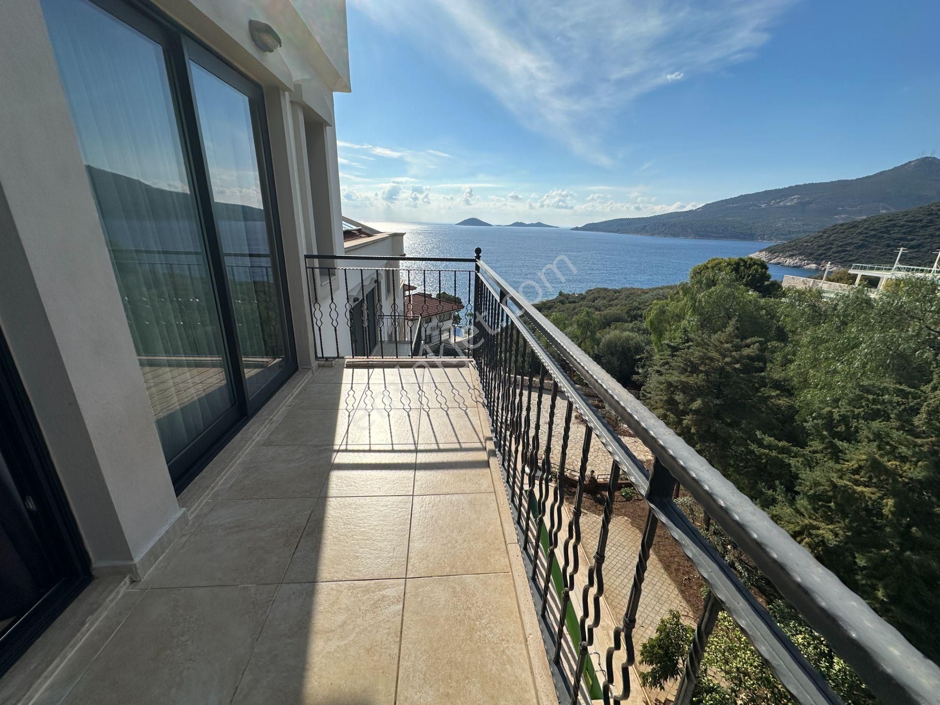 Kaş Kalkan Satılık Daire Denize 50 Mt Balkonlu Teraslı Daire