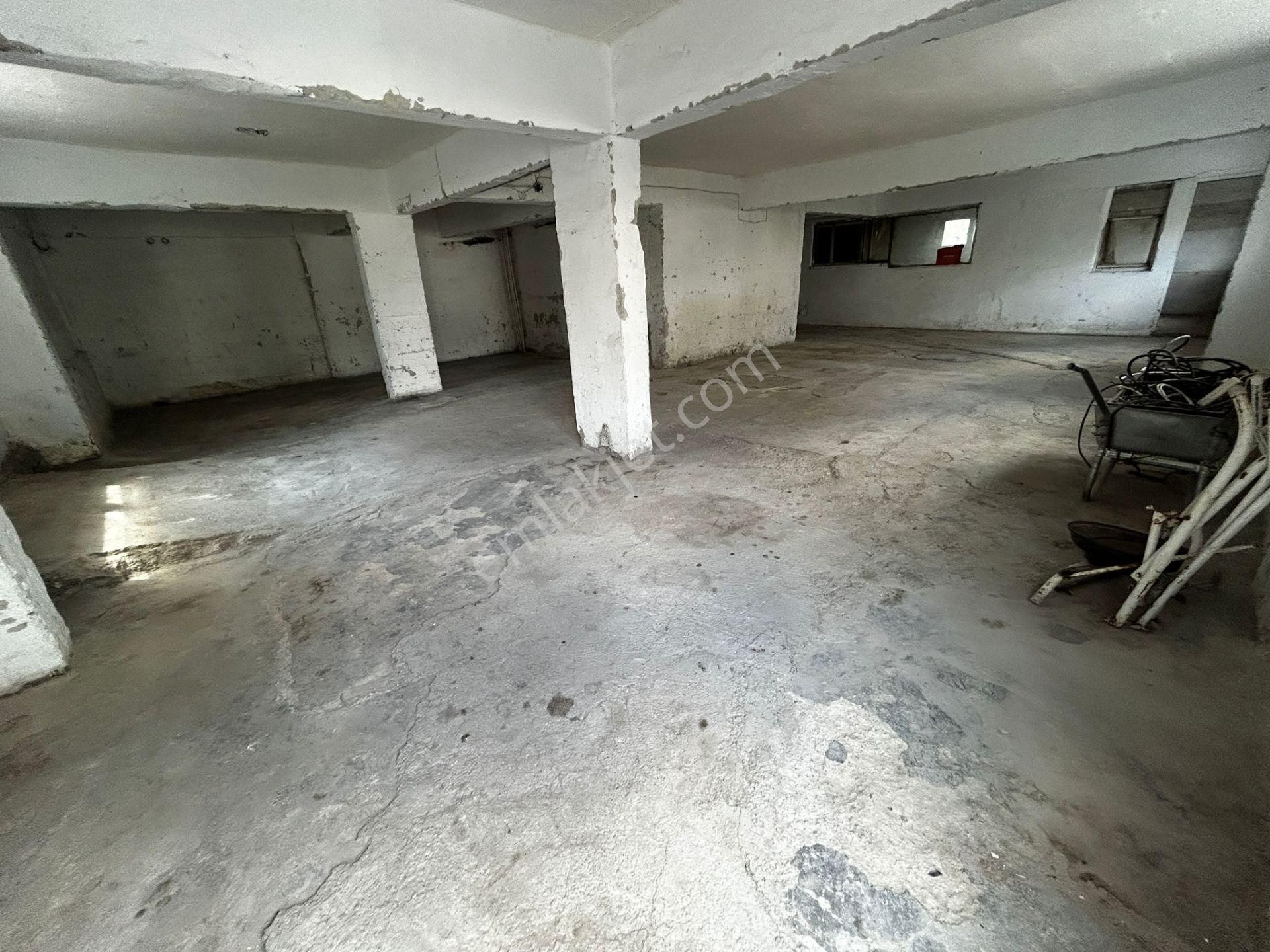 Emlak Danışmanım'dan 12.caddeeye Yakın 180m2 Kullanım Kiralık Depo