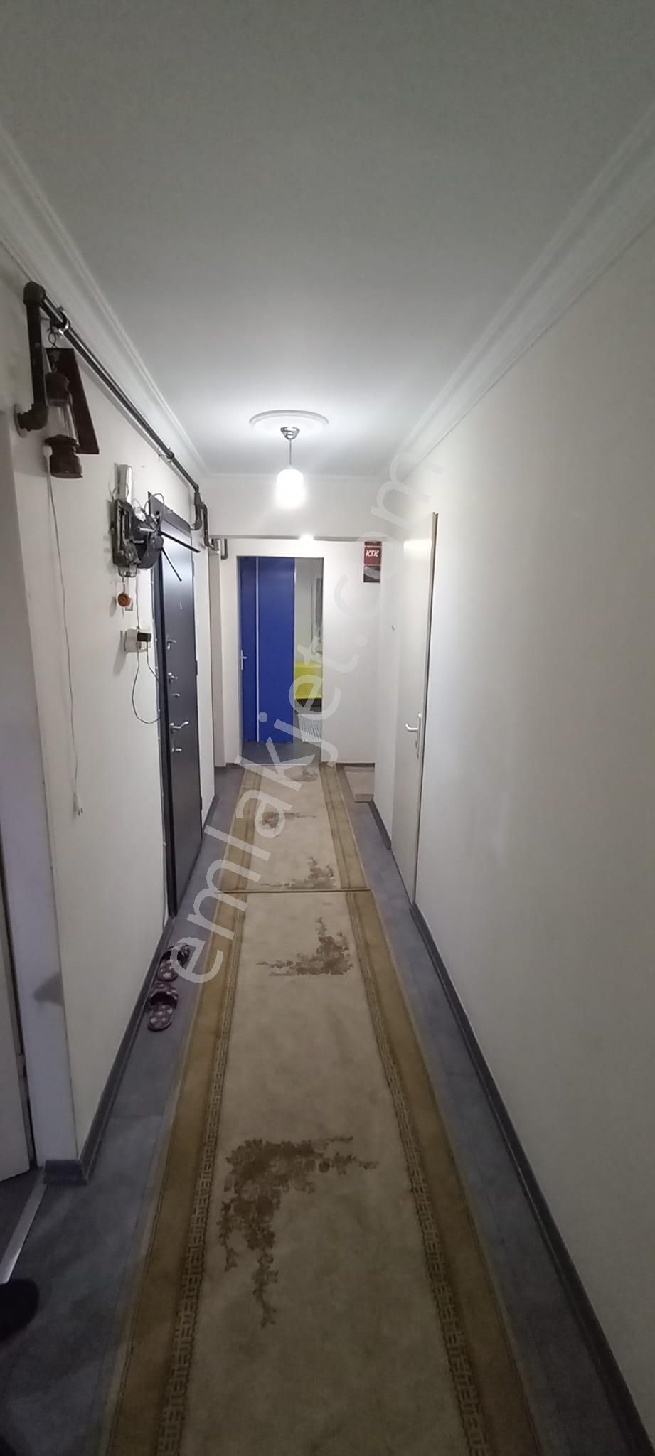 Karşıyaka İskele Yakını 3+1 Satılık Ferah Daire - Görsel 2